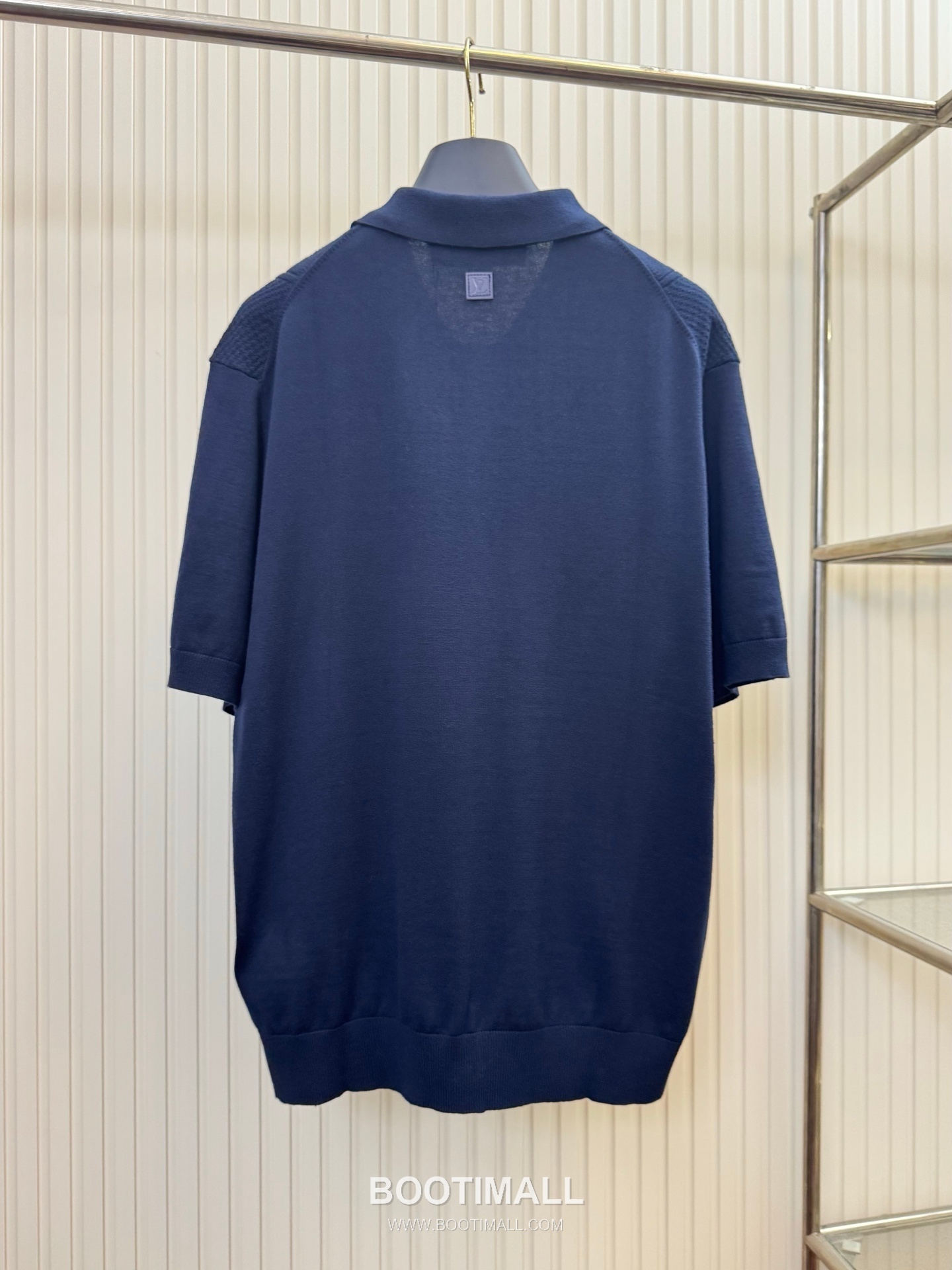 루이비통 2026SS 오픈워크 로고자수 스트라이프 레귤러핏 반팔 네이비 폴로셔츠 Louis Vuitton 2026 SS Openwork Logo Embroidery Stripe Regular Fit Short Sleeve Blue Polo Shirt 2