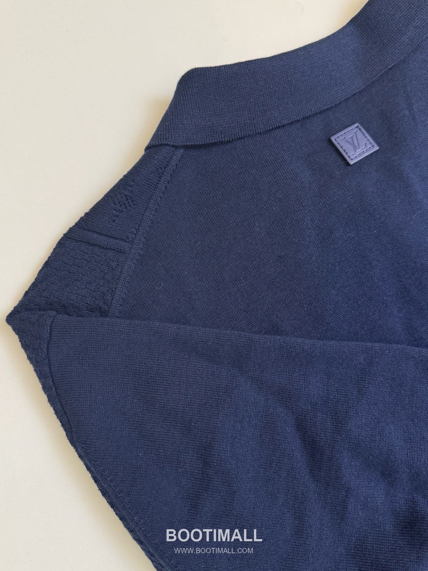 루이비통 2026SS 오픈워크 로고자수 스트라이프 레귤러핏 반팔 네이비 폴로셔츠 Louis Vuitton 2026 SS Openwork Logo Embroidery Stripe Regular Fit Short Sleeve Blue Polo Shirt 7