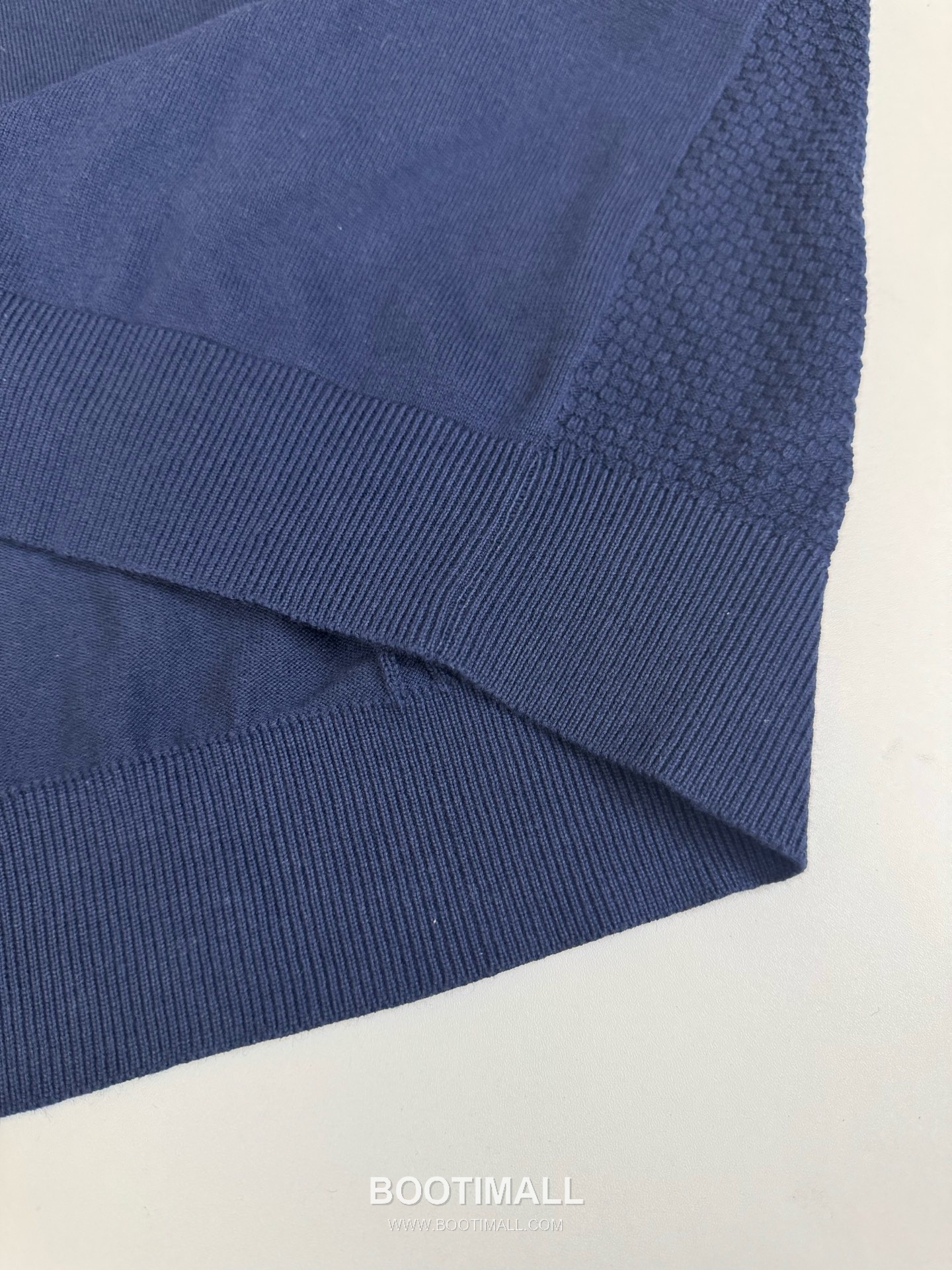 루이비통 2026SS 오픈워크 로고자수 스트라이프 레귤러핏 반팔 네이비 폴로셔츠 Louis Vuitton 2026 SS Openwork Logo Embroidery Stripe Regular Fit Short Sleeve Blue Polo Shirt 8