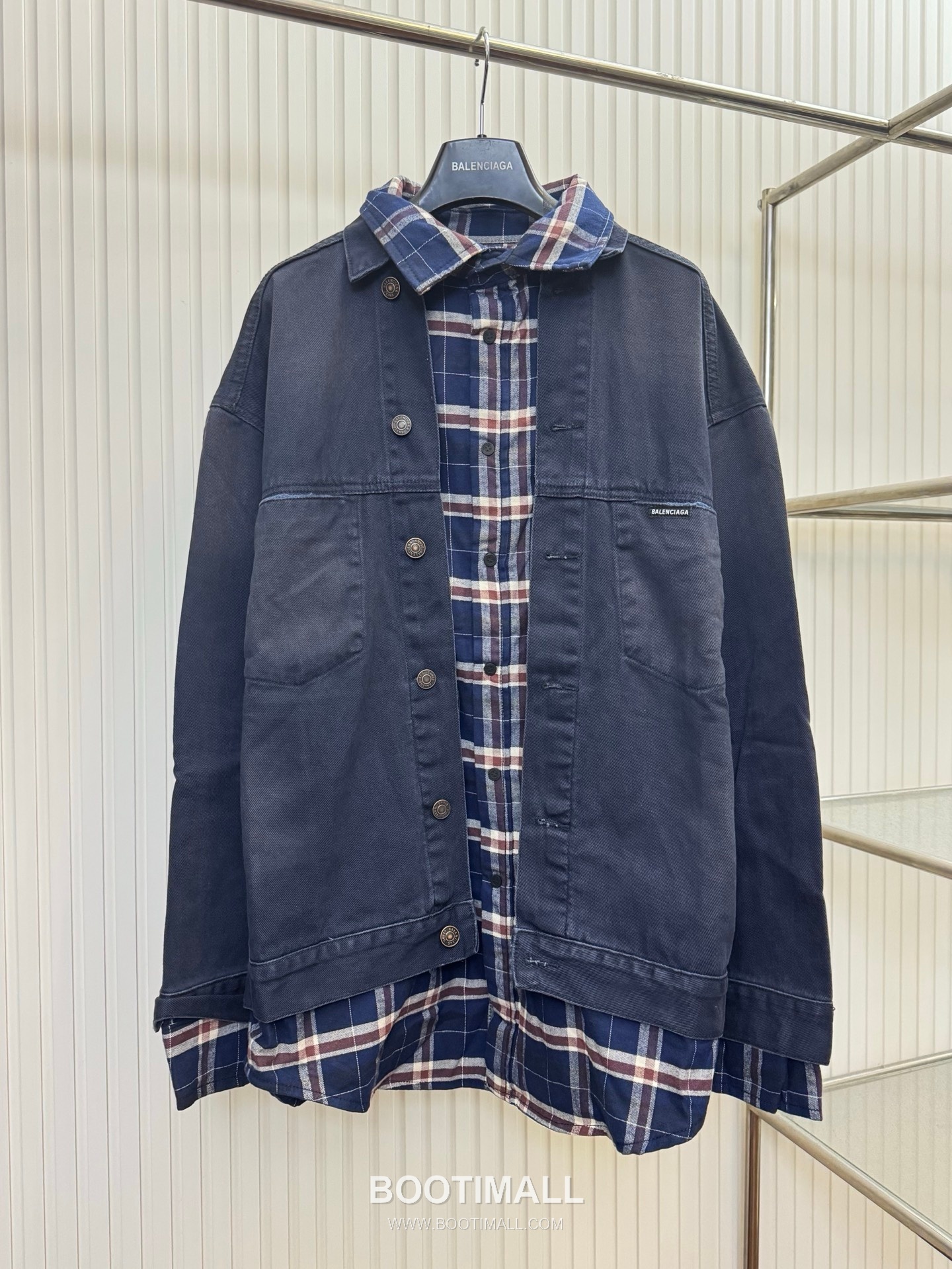 발렌시아가 2026SS 체크 셔츠 레이어드 데님 루즈핏 롱슬리브 블루 재킷 Balenciaga 2026 SS Check Shirt Layered Denim Loose Fit Long Sleeve Blue Jacket 1