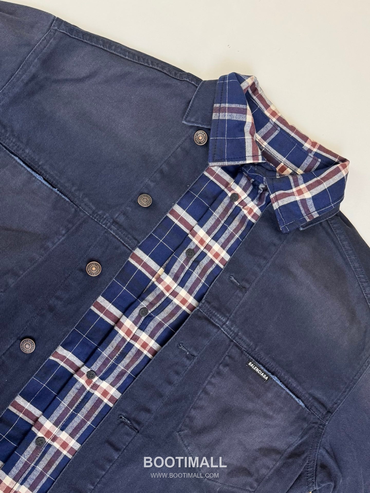 발렌시아가 2026SS 체크 셔츠 레이어드 데님 루즈핏 롱슬리브 블루 재킷 Balenciaga 2026 SS Check Shirt Layered Denim Loose Fit Long Sleeve Blue Jacket 4