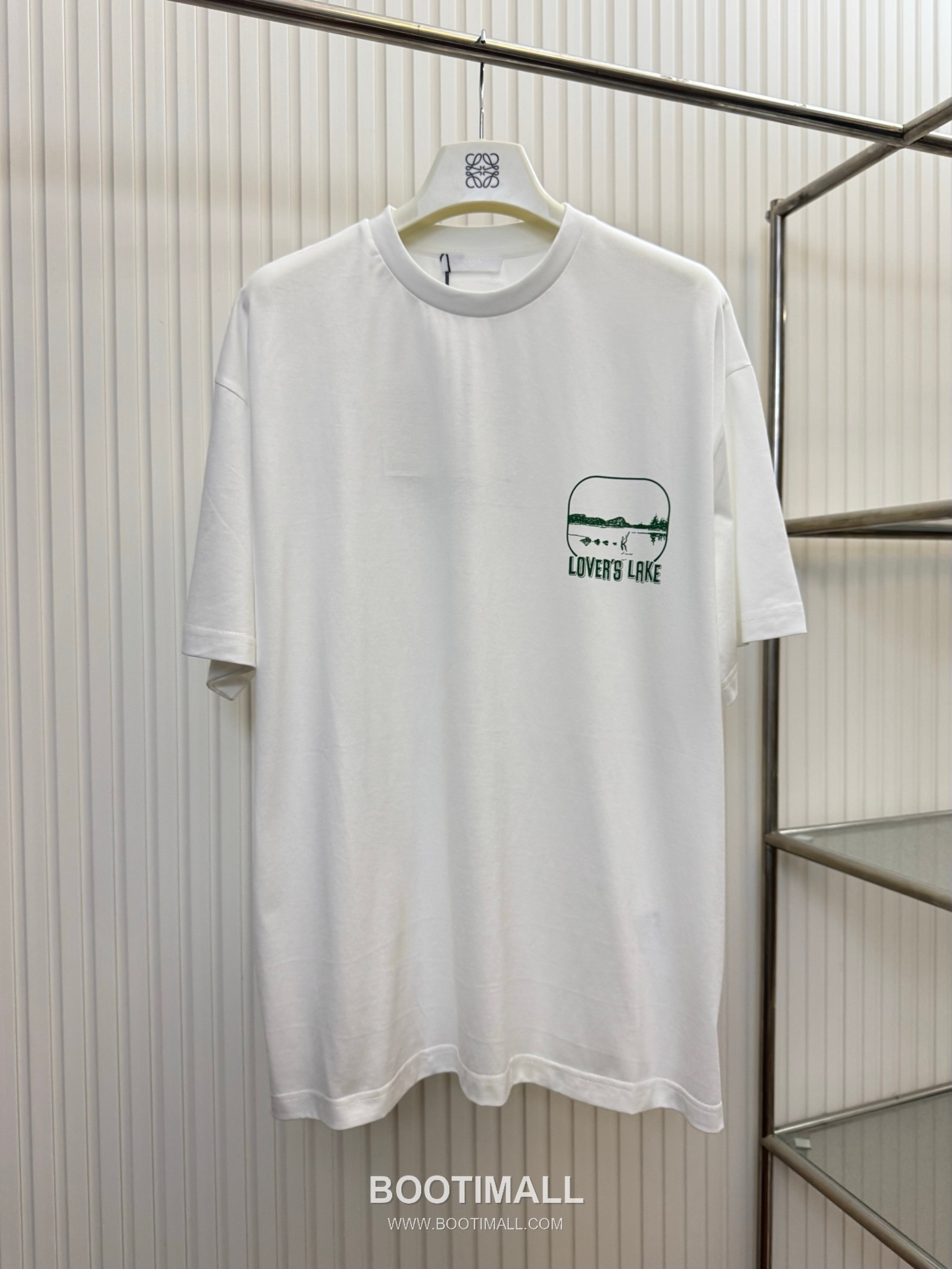 프라다 2026SS 레이크 프린트 오버핏 반팔 화이트 티셔츠 Prada 2026 SS Lake Print Oversized Short Sleeve White T-Shirt 1