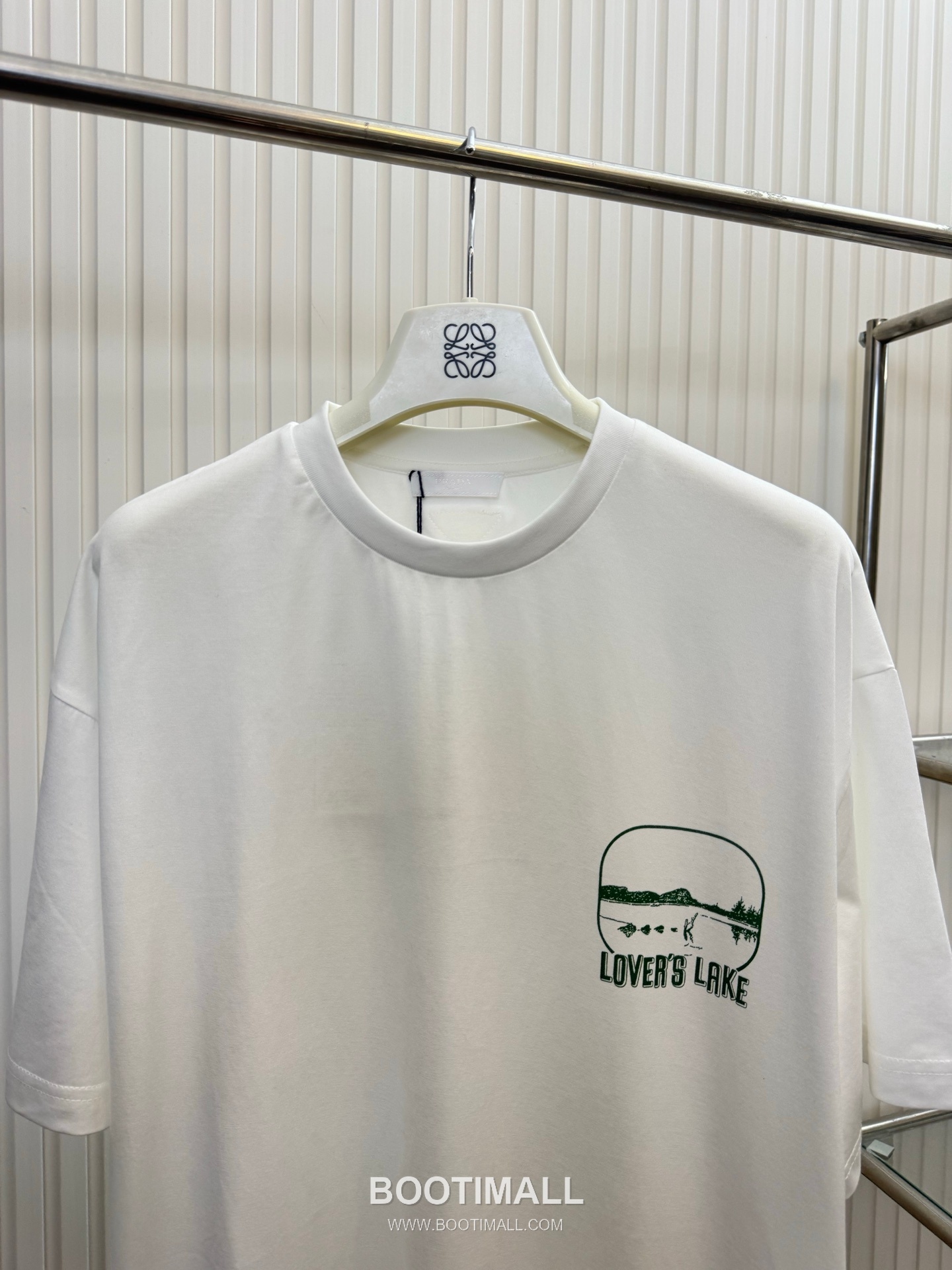 프라다 2026SS 레이크 프린트 오버핏 반팔 화이트 티셔츠 Prada 2026 SS Lake Print Oversized Short Sleeve White T-Shirt 3