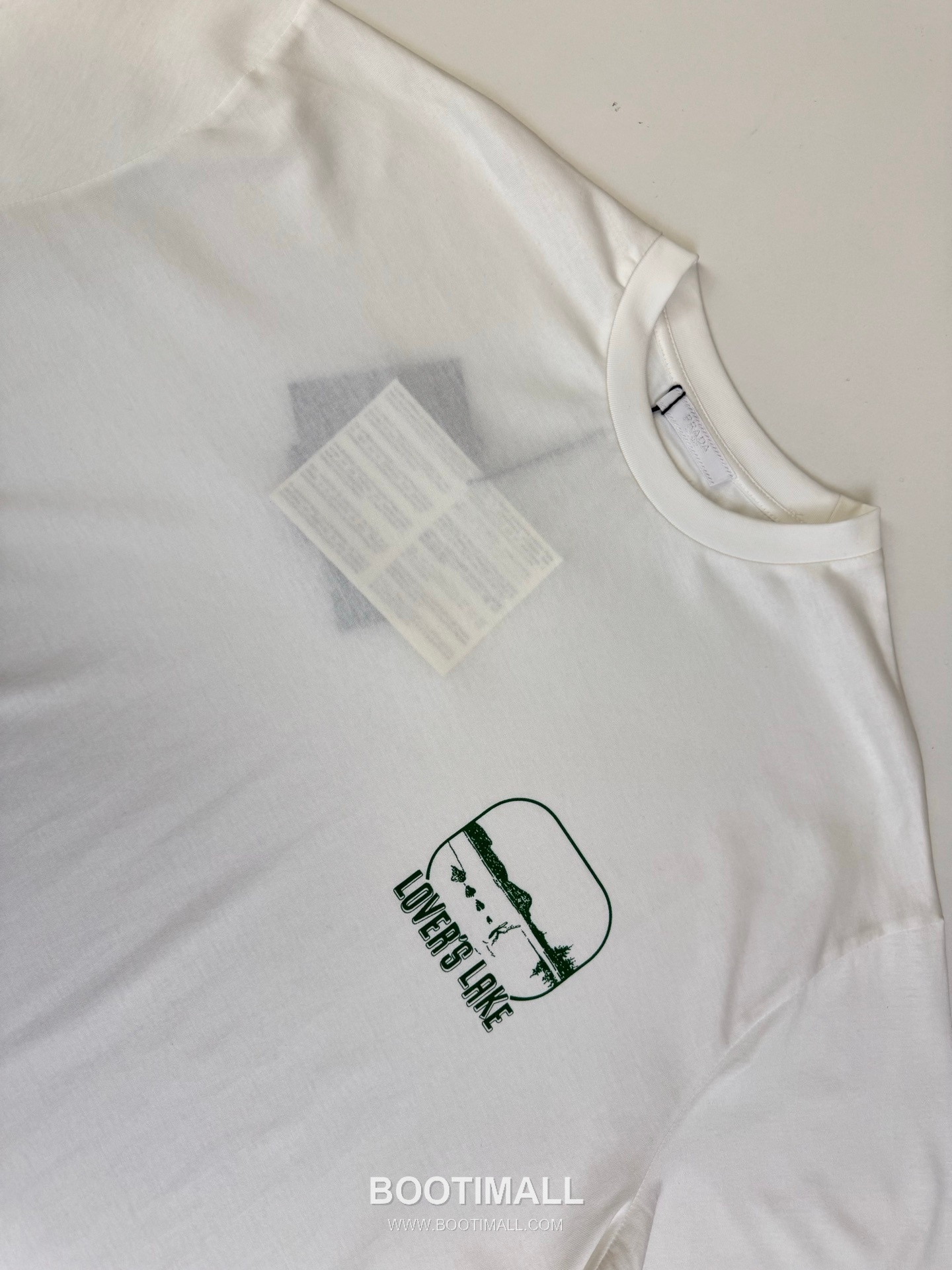 프라다 2026SS 레이크 프린트 오버핏 반팔 화이트 티셔츠 Prada 2026 SS Lake Print Oversized Short Sleeve White T-Shirt 4