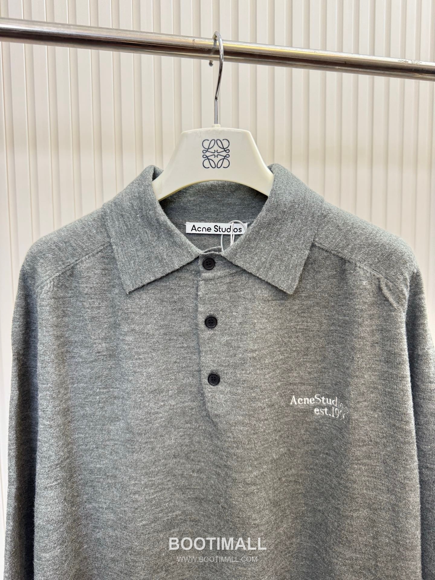 아크네스튜디오 2026SS 로고자수 니트 레귤러핏 반팔 그레이 폴로셔츠 Acne Studios 2026 SS Logo Embroidery Knit Regular Fit Short Sleeve Black Polo Shirt 3