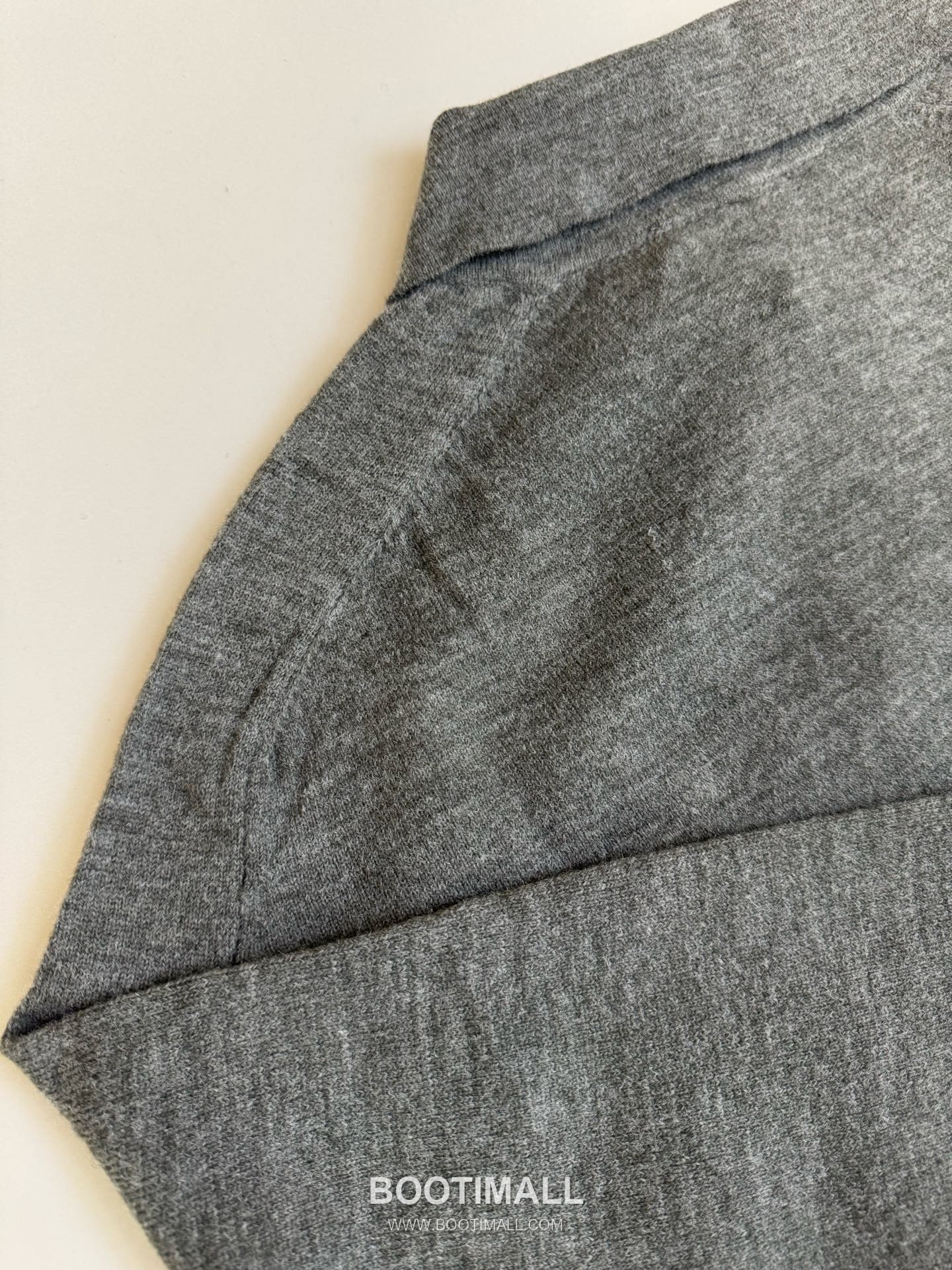 아크네스튜디오 2026SS 로고자수 니트 레귤러핏 반팔 그레이 폴로셔츠 Acne Studios 2026 SS Logo Embroidery Knit Regular Fit Short Sleeve Black Polo Shirt 7