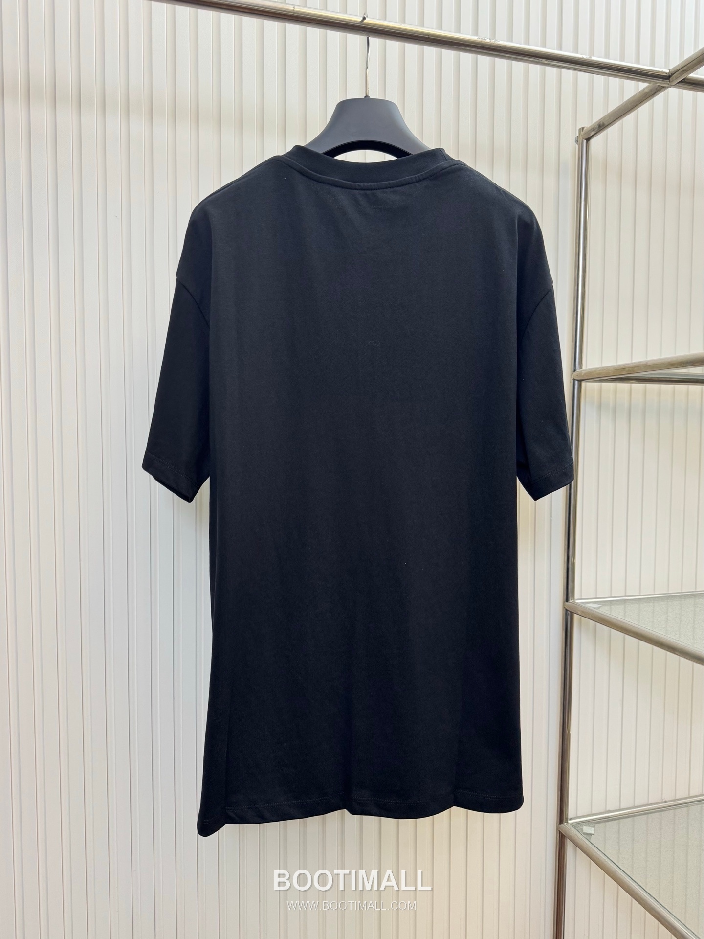 셀린느 2026SS 트리옹프 로고자수 오버핏 반팔 블랙 티셔츠 Celine 2026 SS Triomphe Logo Embroidery Oversized Short Sleeve Black T-Shirt 2