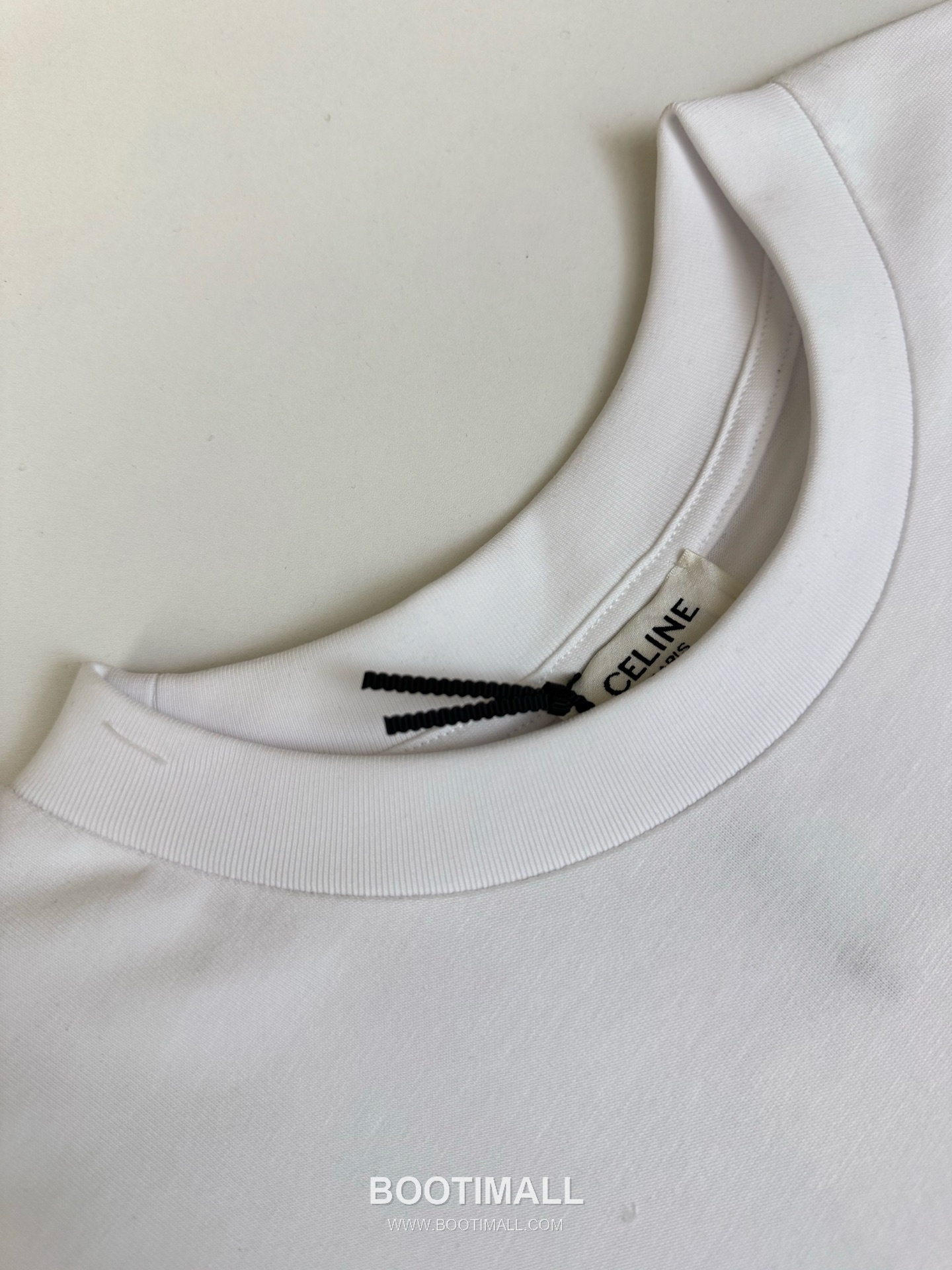 셀린느 2026SS 트리옹프 로고자수 오버핏 반팔 화이트 티셔츠 Celine 2026 SS Triomphe Logo Embroidery Oversized Short Sleeve Black T-Shirt 5