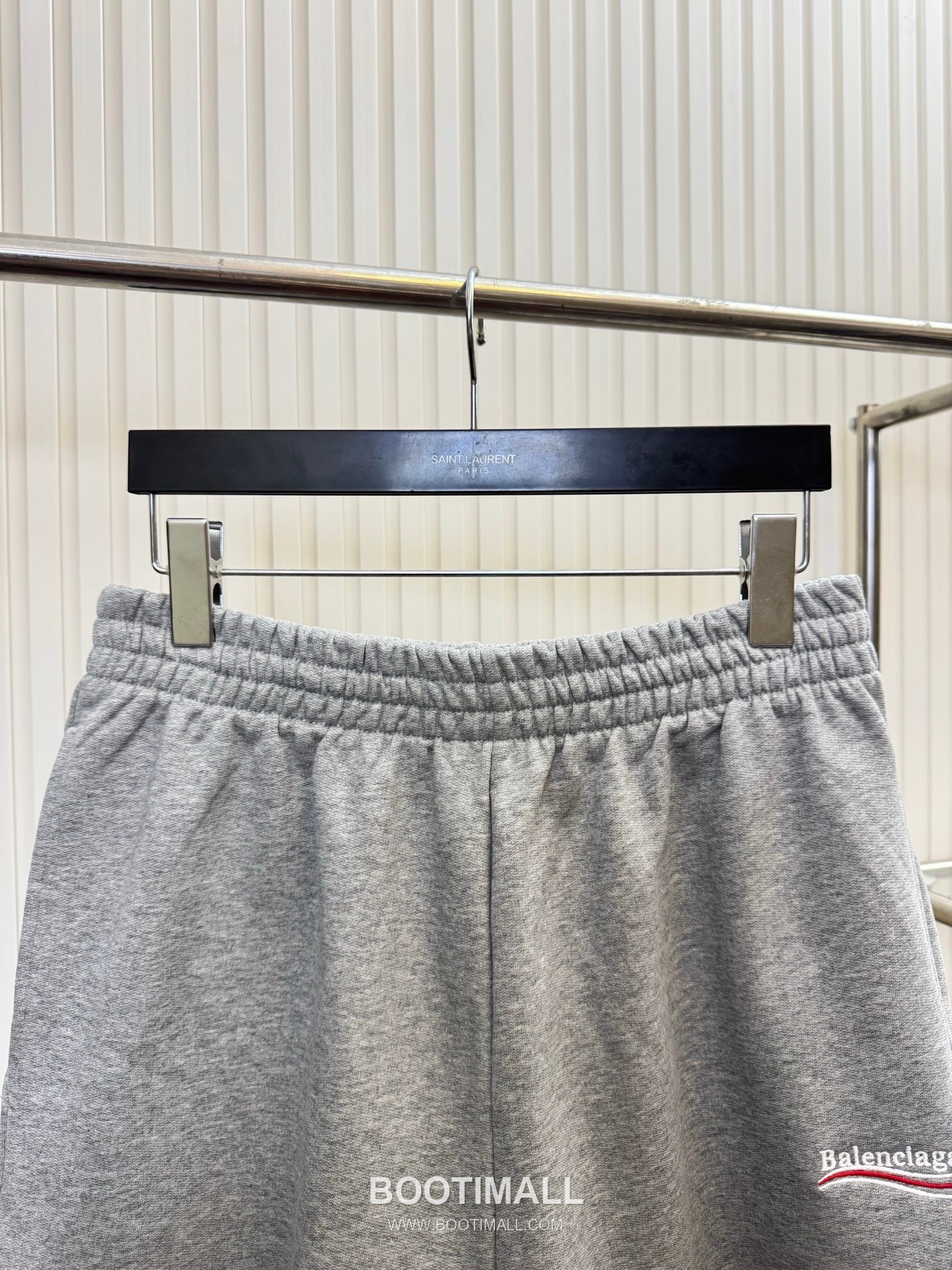 발렌시아가 2026SS 콜라 로고자수 루즈핏 쇼츠 그레이 팬츠 Balenciaga 2026 SS Cola Logo Embroidery Loose Fit Shorts Black Pants 3