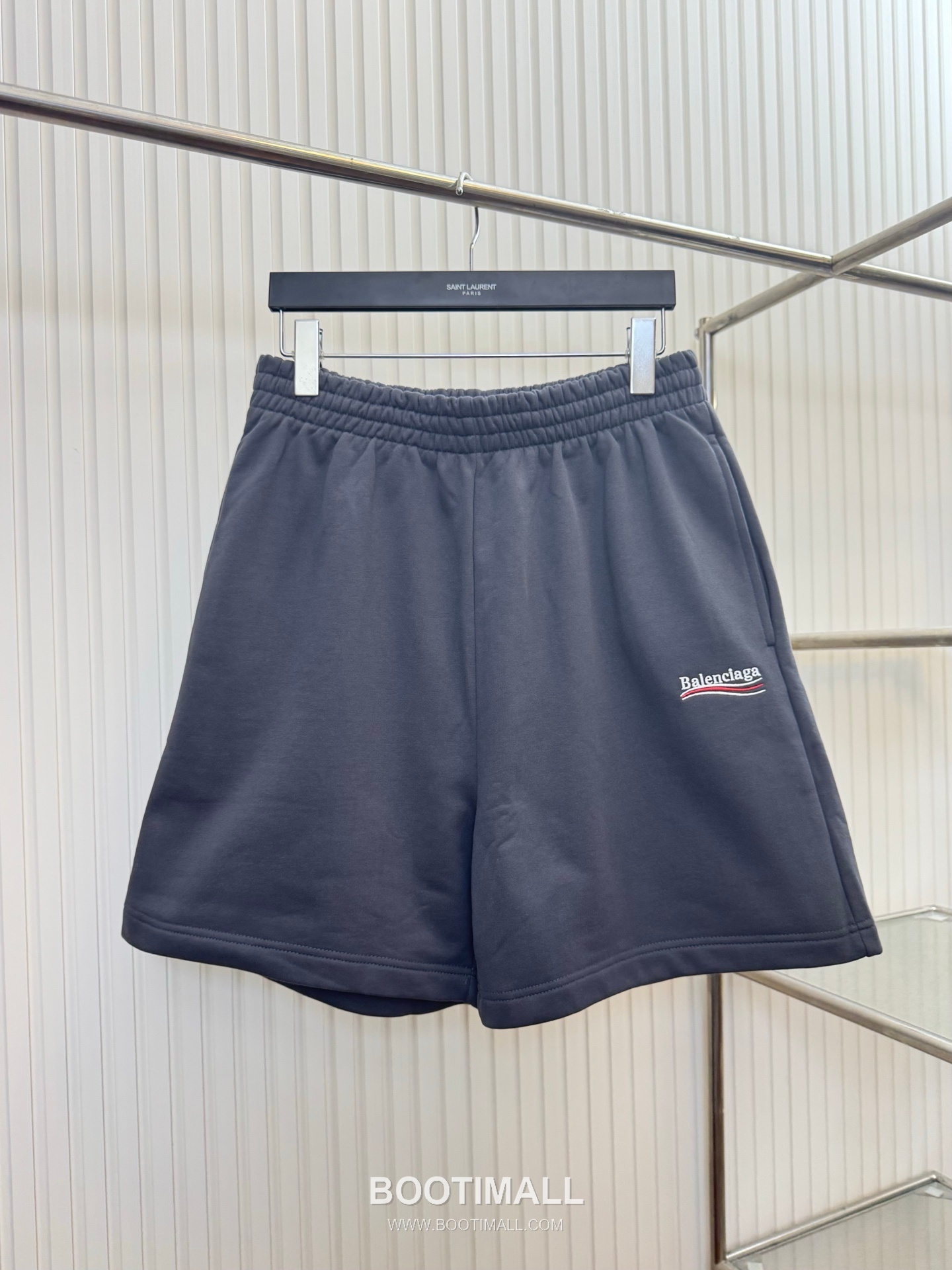 발렌시아가 2026SS 콜라 로고자수 루즈핏 쇼츠 그레이 팬츠 Balenciaga 2026 SS Cola Logo Embroidery Loose Fit Shorts Black Pants 1