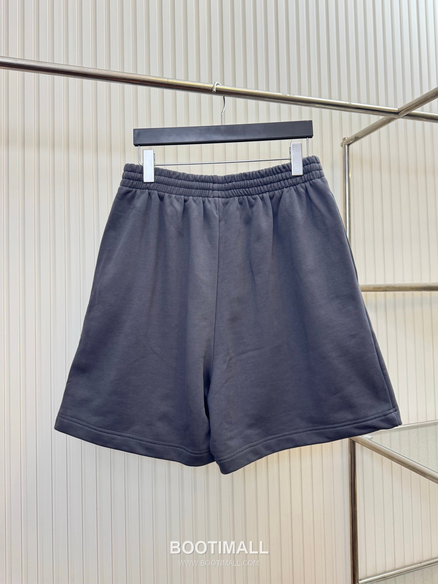 발렌시아가 2026SS 콜라 로고자수 루즈핏 쇼츠 그레이 팬츠 Balenciaga 2026 SS Cola Logo Embroidery Loose Fit Shorts Black Pants 2