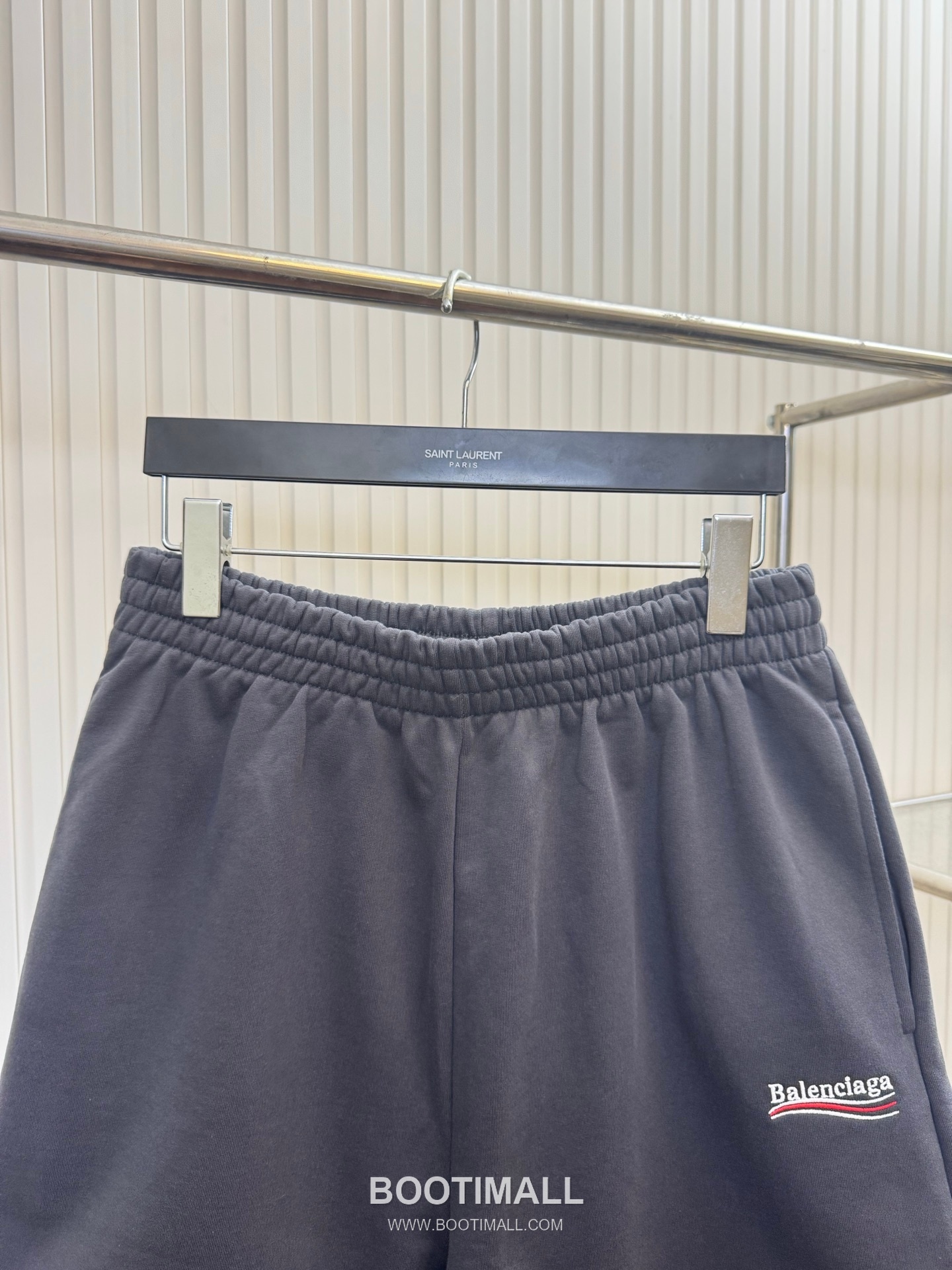 발렌시아가 2026SS 콜라 로고자수 루즈핏 쇼츠 그레이 팬츠 Balenciaga 2026 SS Cola Logo Embroidery Loose Fit Shorts Black Pants 3