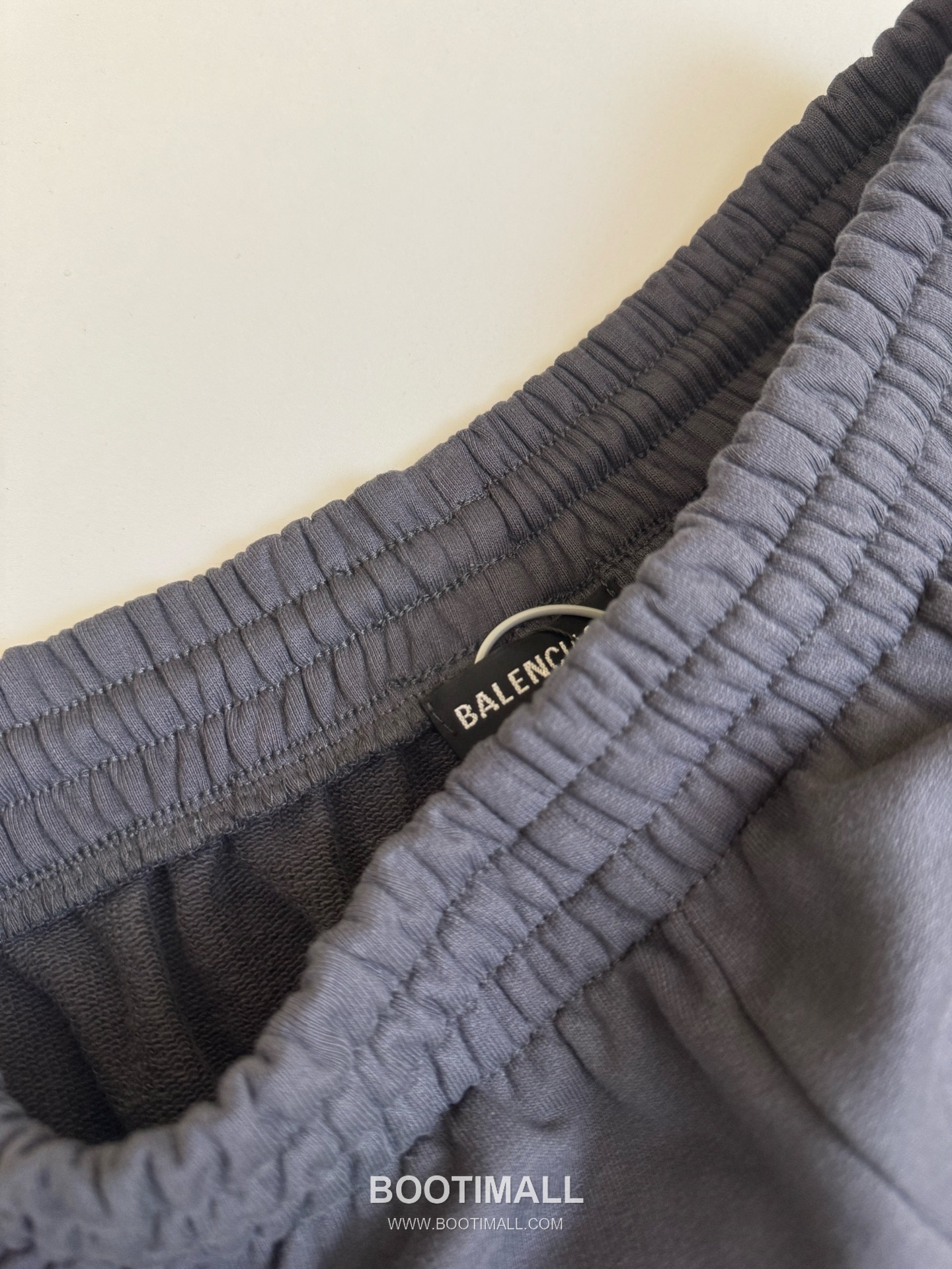 발렌시아가 2026SS 콜라 로고자수 루즈핏 쇼츠 그레이 팬츠 Balenciaga 2026 SS Cola Logo Embroidery Loose Fit Shorts Black Pants 5