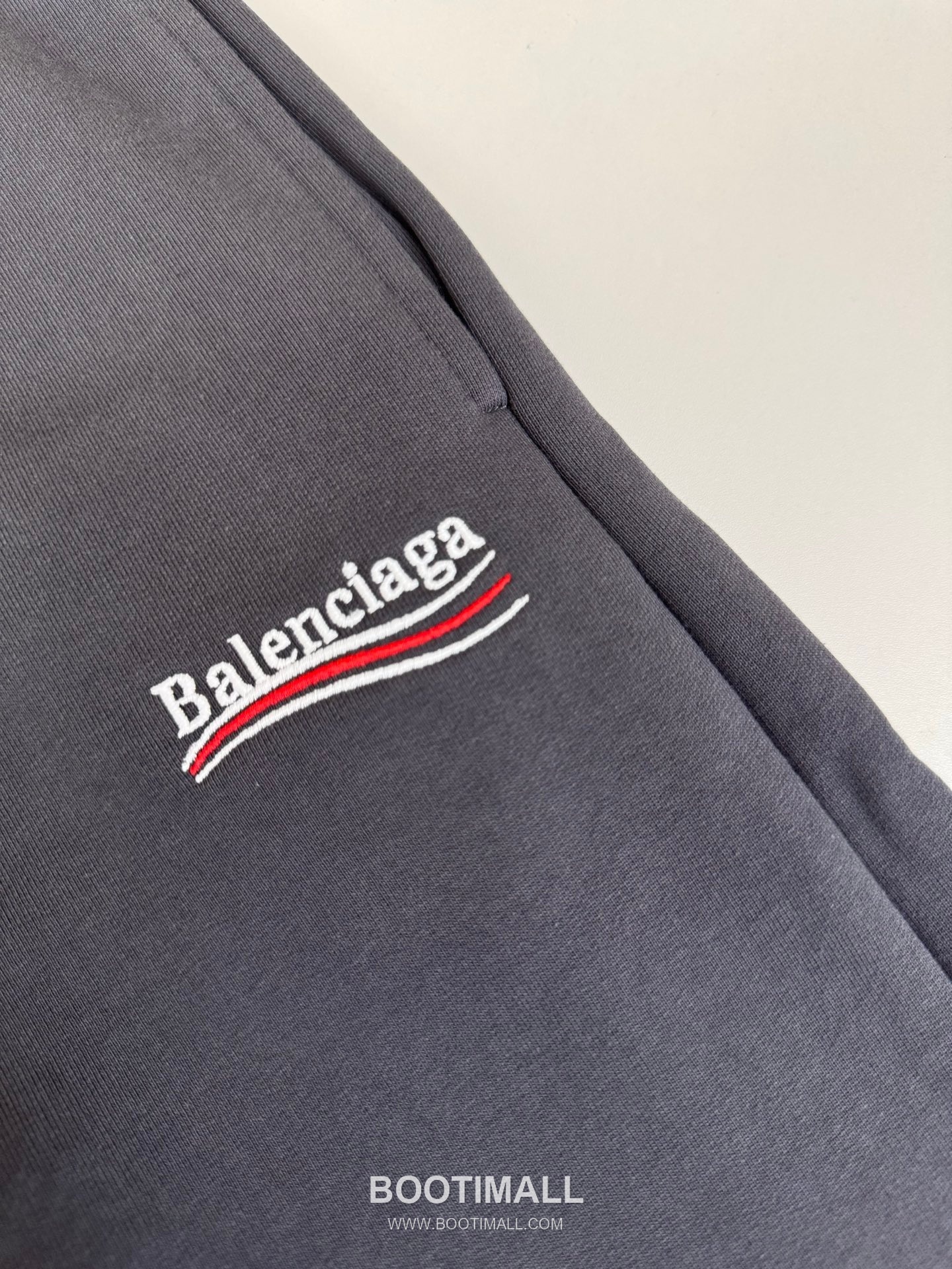 발렌시아가 2026SS 콜라 로고자수 루즈핏 쇼츠 그레이 팬츠 Balenciaga 2026 SS Cola Logo Embroidery Loose Fit Shorts Black Pants 6