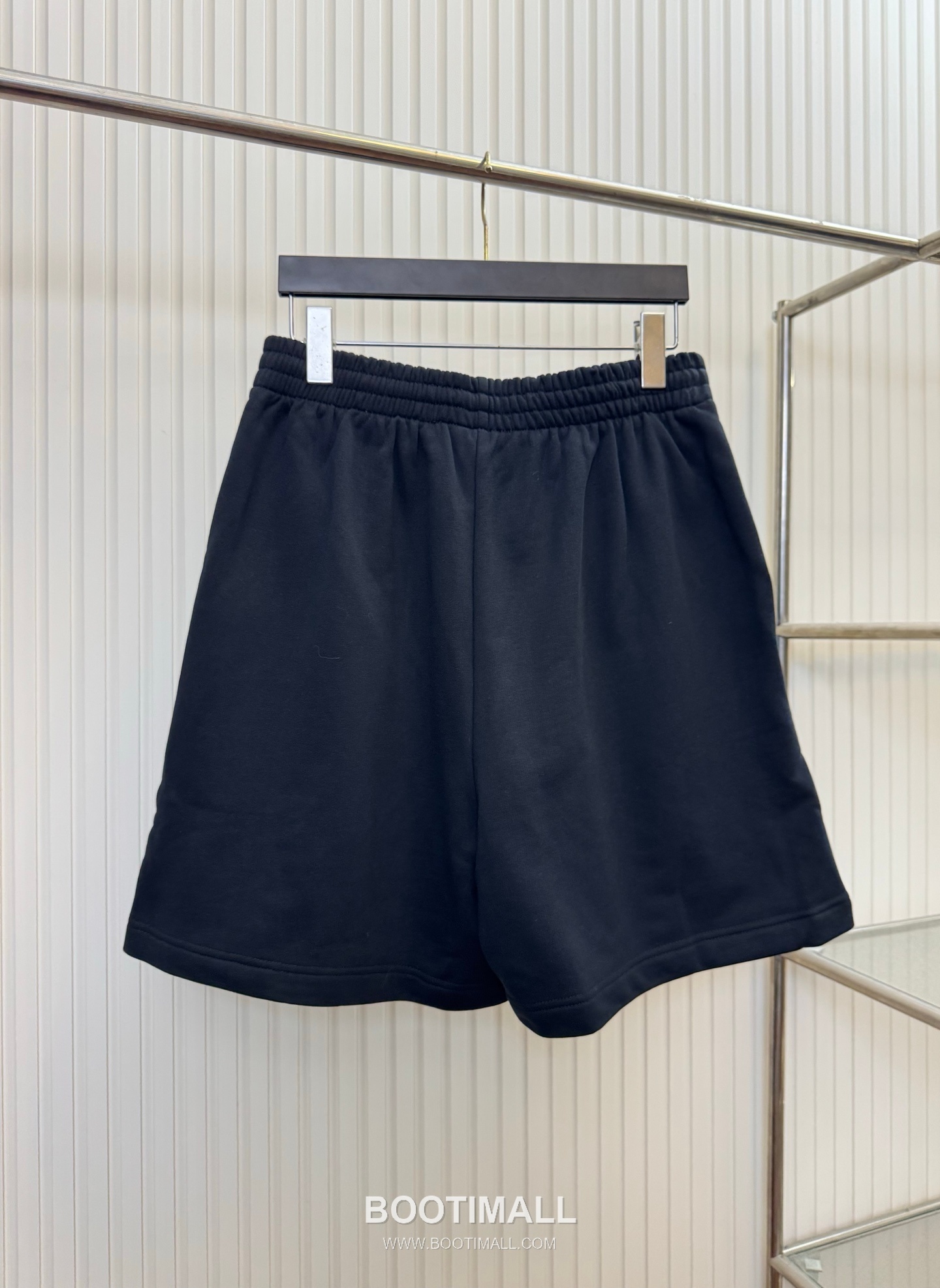 발렌시아가 2026SS 콜라 로고자수 루즈핏 쇼츠 블랙 팬츠 Balenciaga 2026 SS Cola Logo Embroidery Loose Fit Shorts Black Pants 2