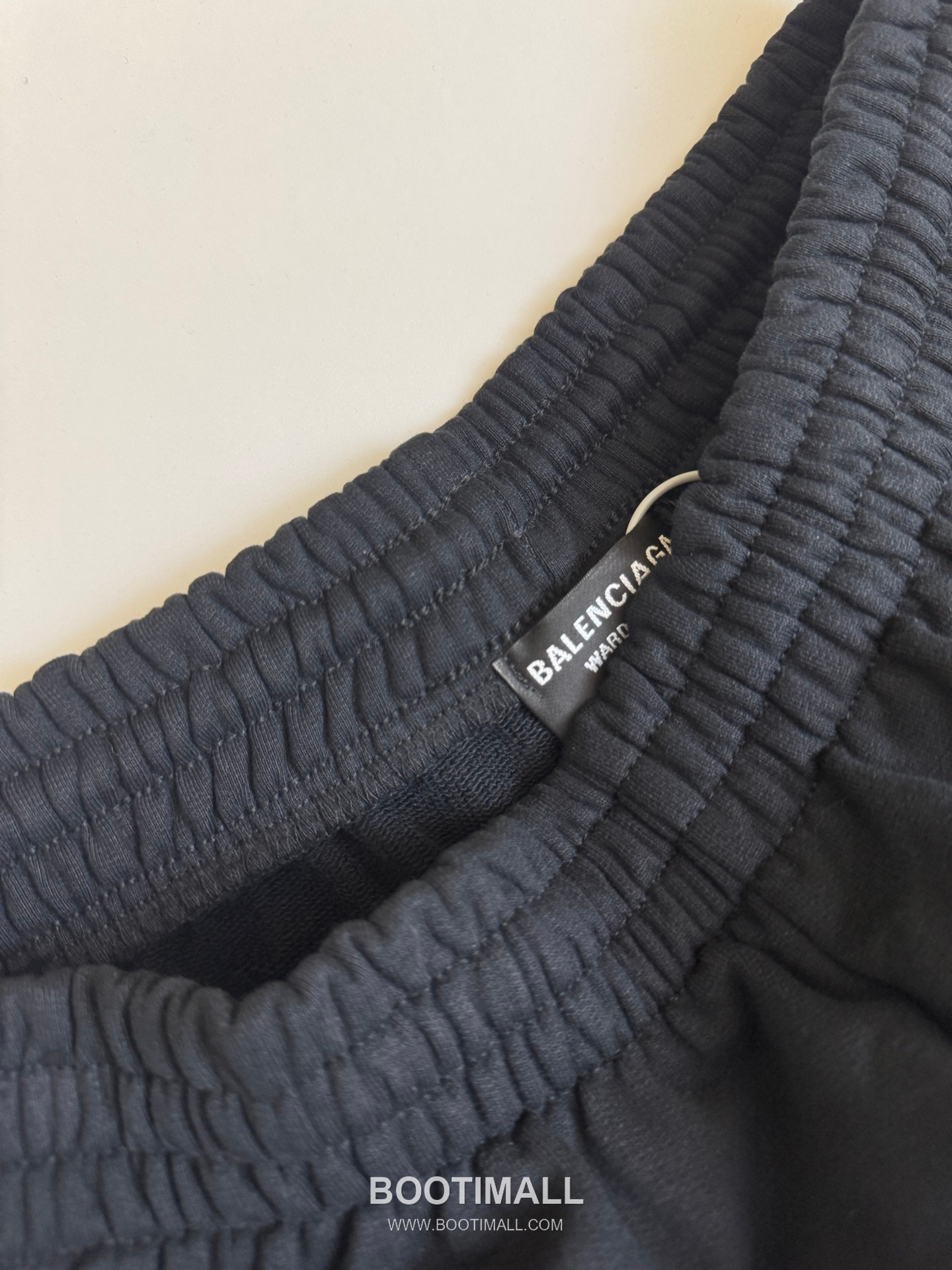 발렌시아가 2026SS 콜라 로고자수 루즈핏 쇼츠 블랙 팬츠 Balenciaga 2026 SS Cola Logo Embroidery Loose Fit Shorts Black Pants 5