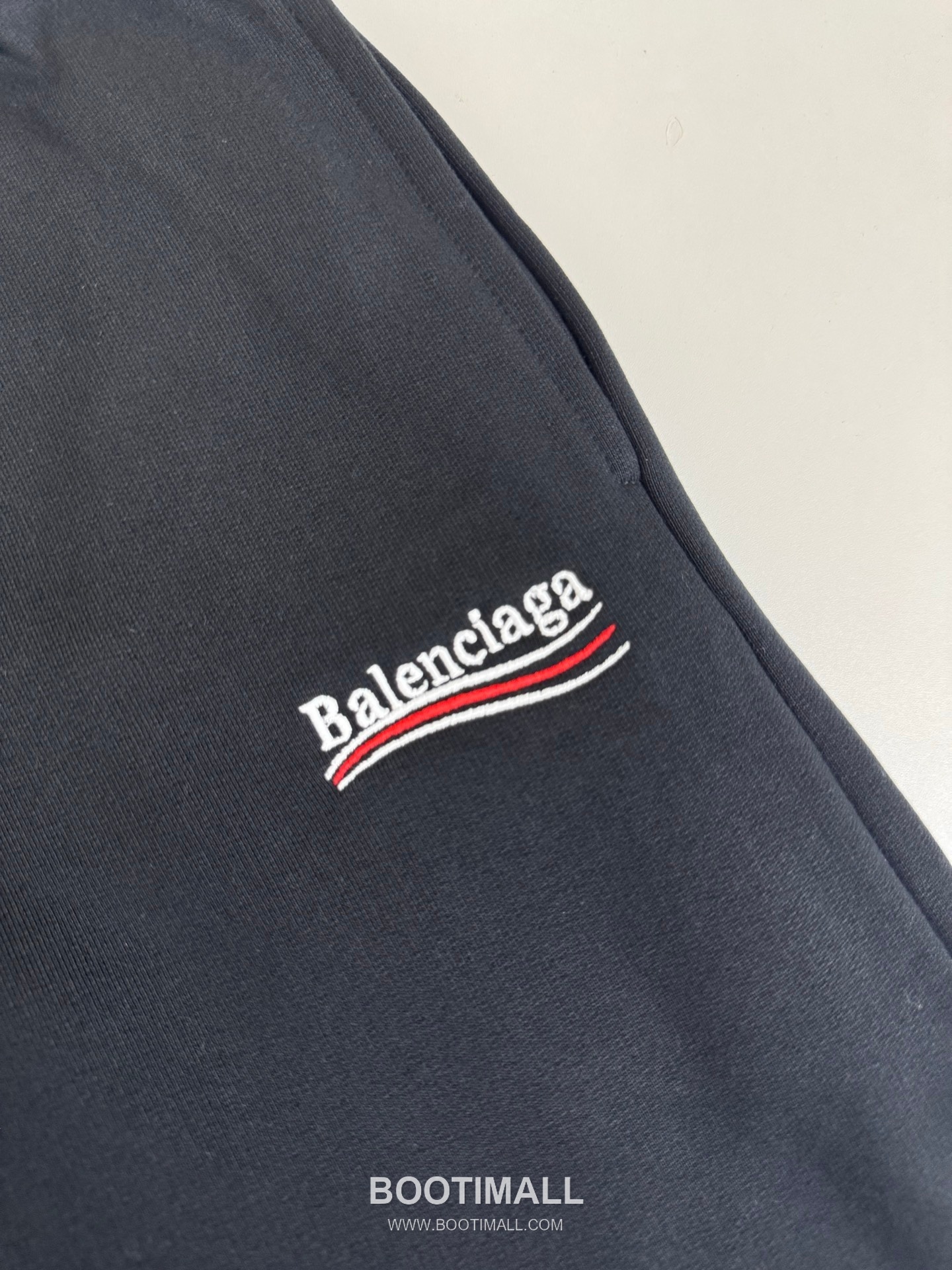 발렌시아가 2026SS 콜라 로고자수 루즈핏 쇼츠 블랙 팬츠 Balenciaga 2026 SS Cola Logo Embroidery Loose Fit Shorts Black Pants 6