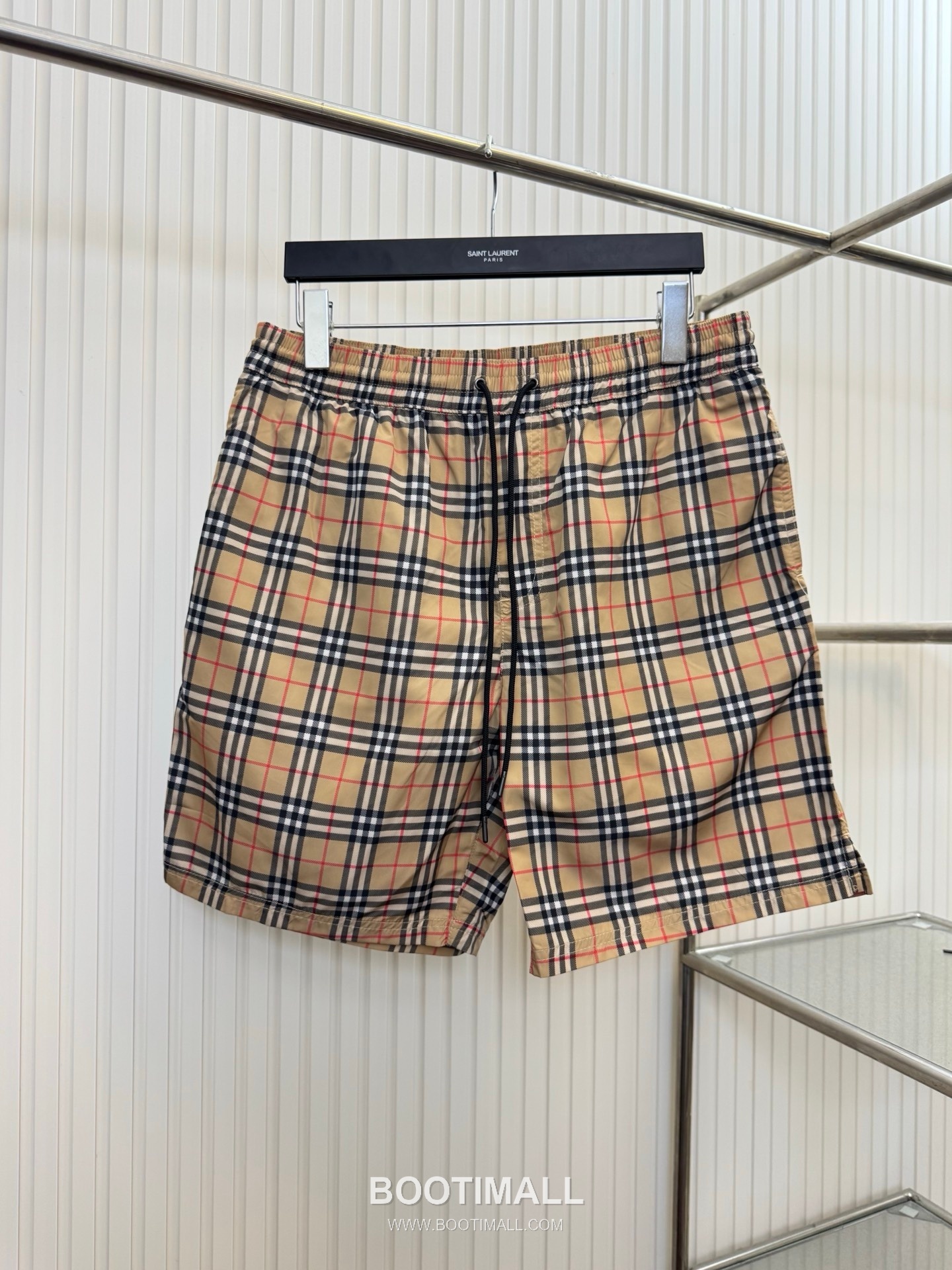 버버리 2026SS 빈티지체크 드로스트링 루즈핏 쇼츠 베이지 팬츠 Burberry 2026 SS Vintage Check Drawstring Loose Fit Shorts Beige Pants 1