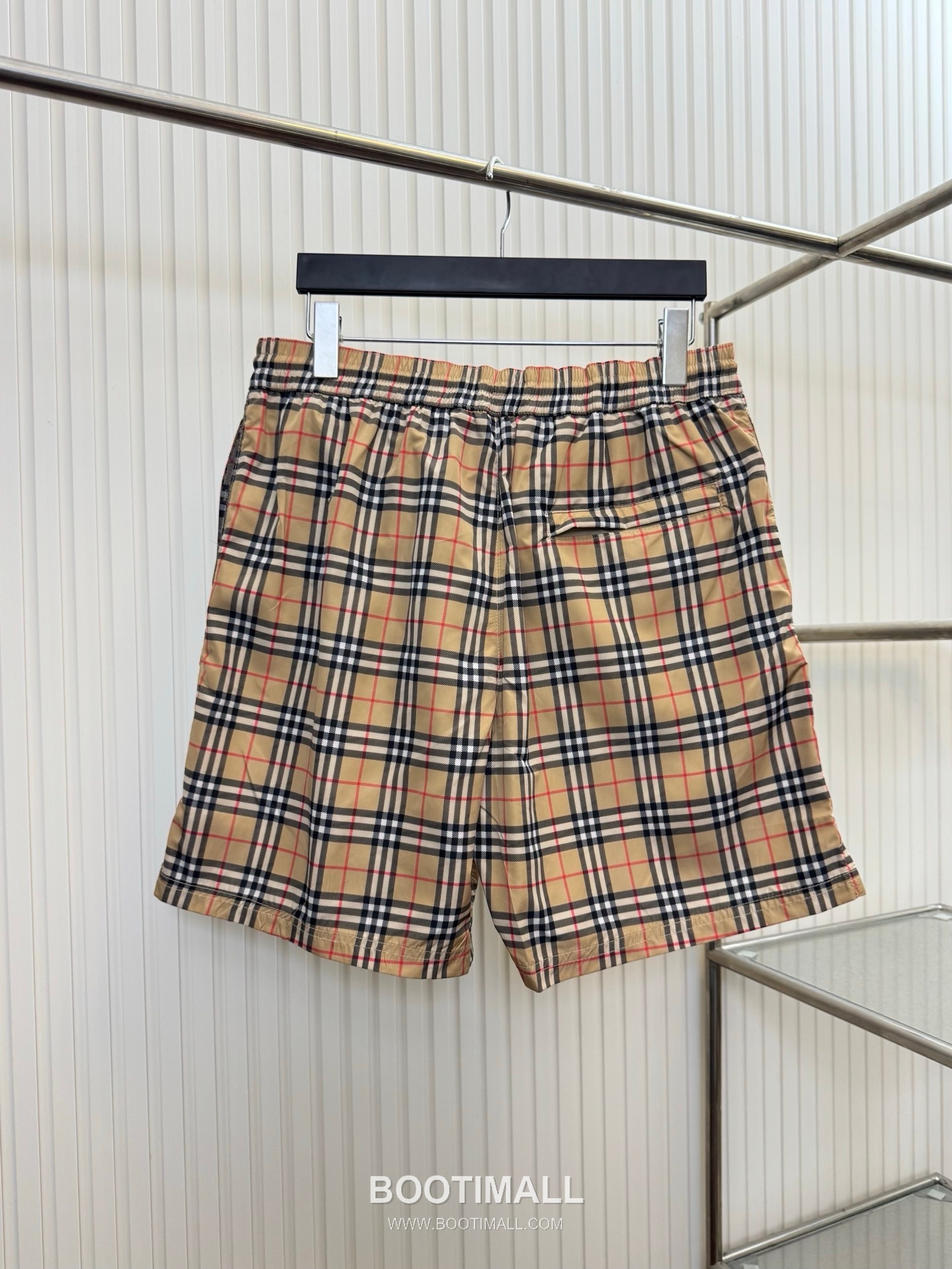 버버리 2026SS 빈티지체크 드로스트링 루즈핏 쇼츠 베이지 팬츠 Burberry 2026 SS Vintage Check Drawstring Loose Fit Shorts Beige Pants 2