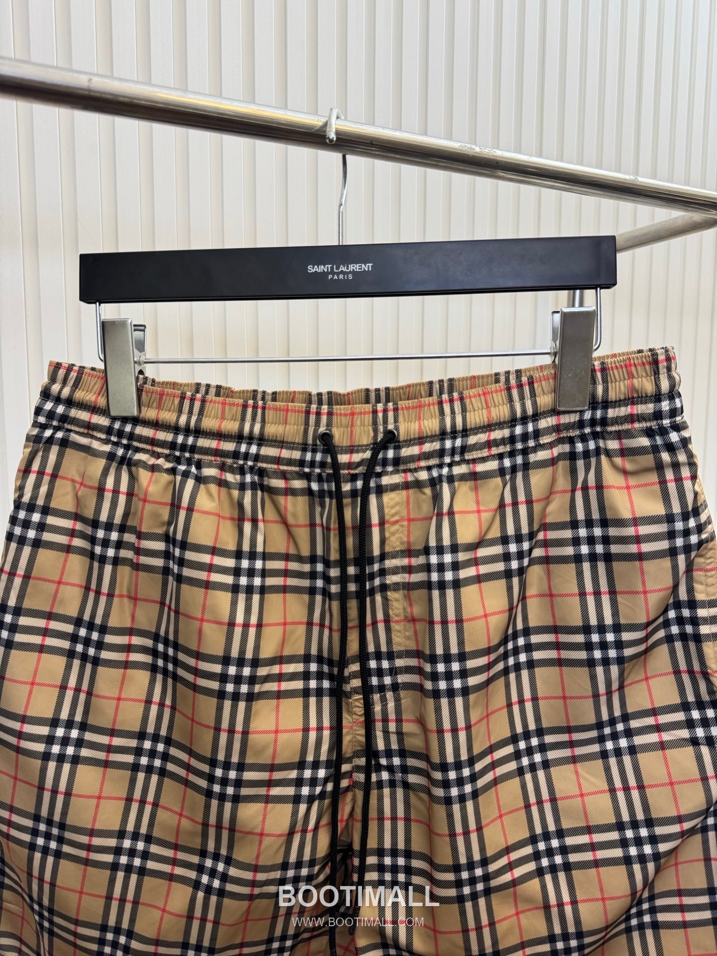 버버리 2026SS 빈티지체크 드로스트링 루즈핏 쇼츠 베이지 팬츠 Burberry 2026 SS Vintage Check Drawstring Loose Fit Shorts Beige Pants 3