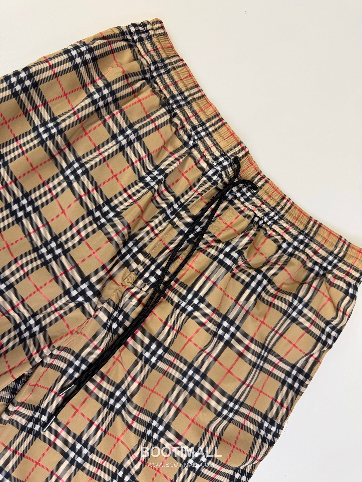 버버리 2026SS 빈티지체크 드로스트링 루즈핏 쇼츠 베이지 팬츠 Burberry 2026 SS Vintage Check Drawstring Loose Fit Shorts Beige Pants 4