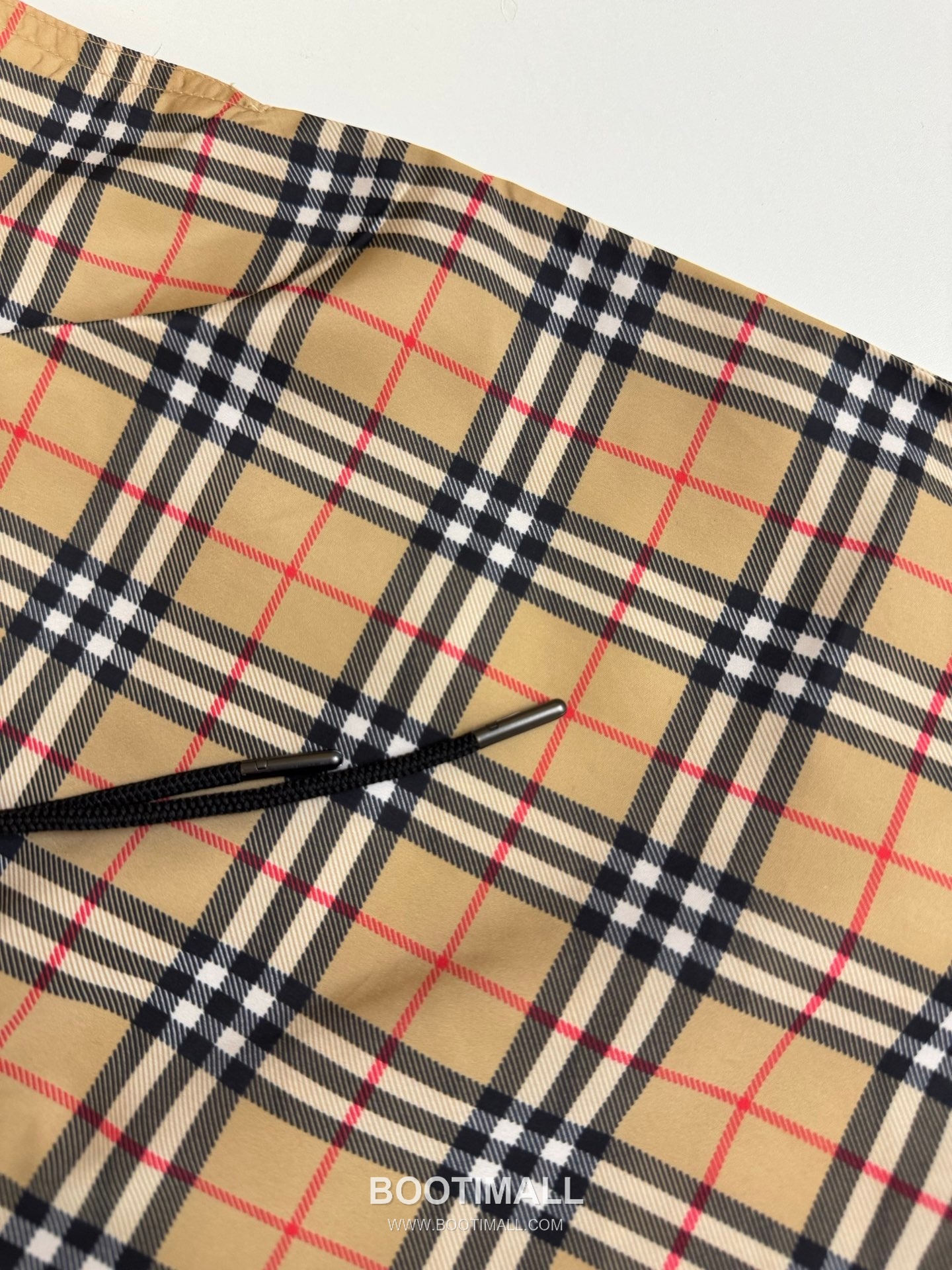 버버리 2026SS 빈티지체크 드로스트링 루즈핏 쇼츠 베이지 팬츠 Burberry 2026 SS Vintage Check Drawstring Loose Fit Shorts Beige Pants 6