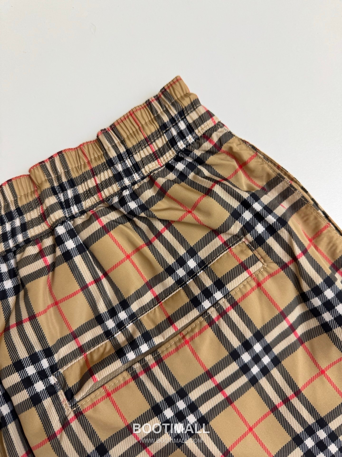 버버리 2026SS 빈티지체크 드로스트링 루즈핏 쇼츠 베이지 팬츠 Burberry 2026 SS Vintage Check Drawstring Loose Fit Shorts Beige Pants 7