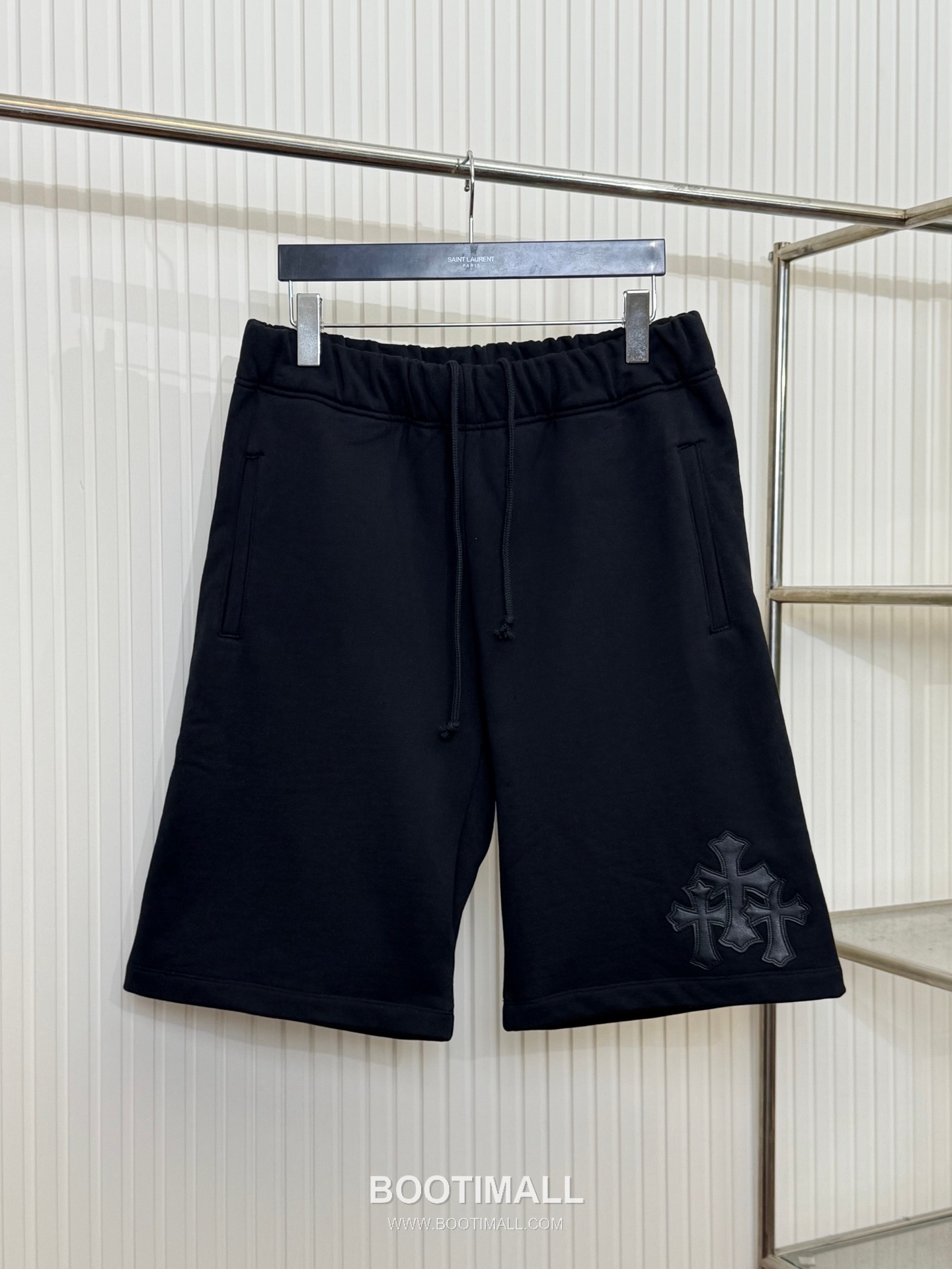 크롬하츠 2026SS 레더 크로스패치 루즈핏 쇼츠 블랙 팬츠 Chrome Hearts 2026 SS Leather Cross Patch Loose Fit Shorts Black Pants 1
