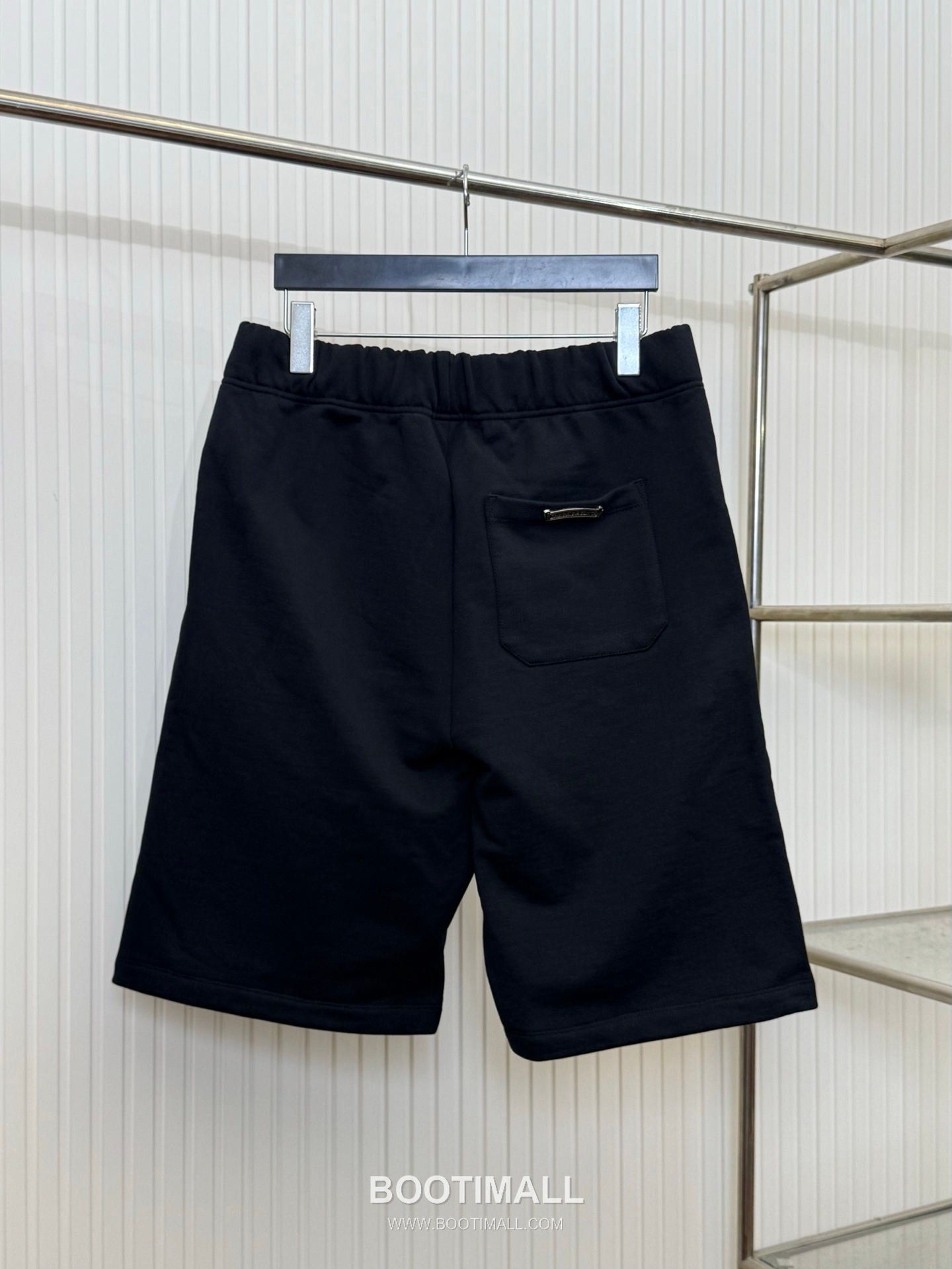 크롬하츠 2026SS 레더 크로스패치 루즈핏 쇼츠 블랙 팬츠 Chrome Hearts 2026 SS Leather Cross Patch Loose Fit Shorts Black Pants 2