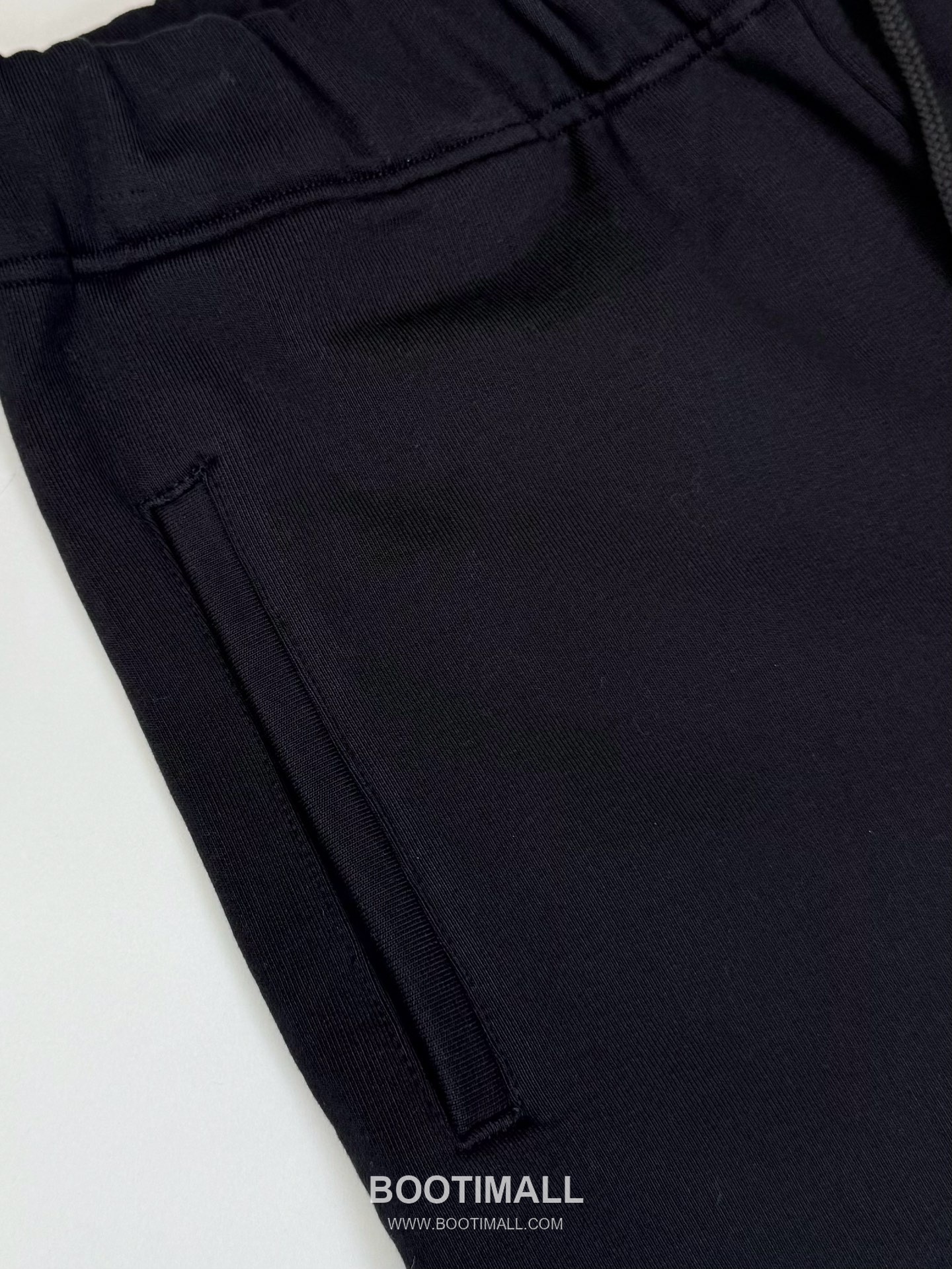 크롬하츠 2026SS 레더 크로스패치 루즈핏 쇼츠 블랙 팬츠 Chrome Hearts 2026 SS Leather Cross Patch Loose Fit Shorts Black Pants 7