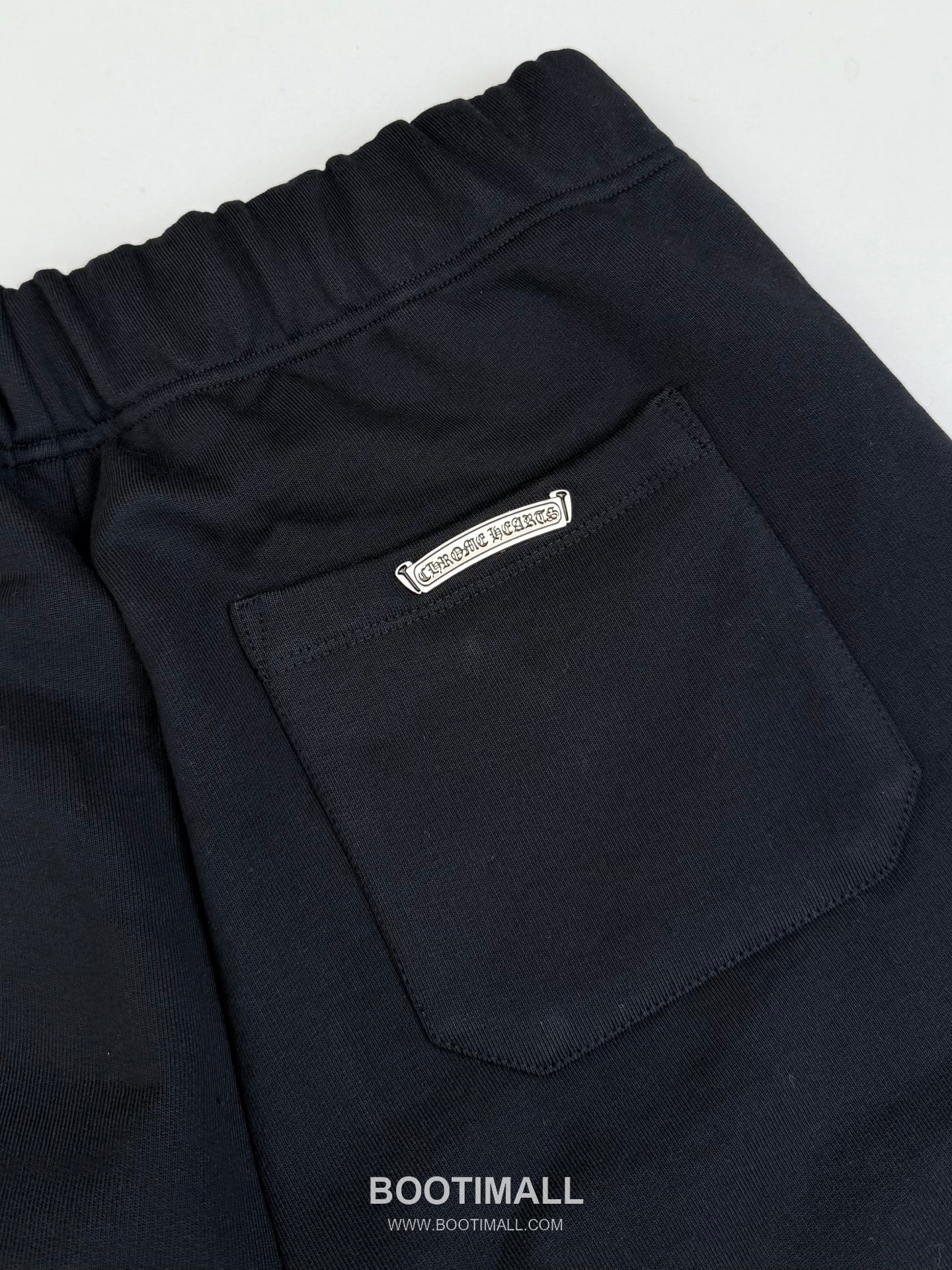 크롬하츠 2026SS 레더 크로스패치 루즈핏 쇼츠 블랙 팬츠 Chrome Hearts 2026 SS Leather Cross Patch Loose Fit Shorts Black Pants 8