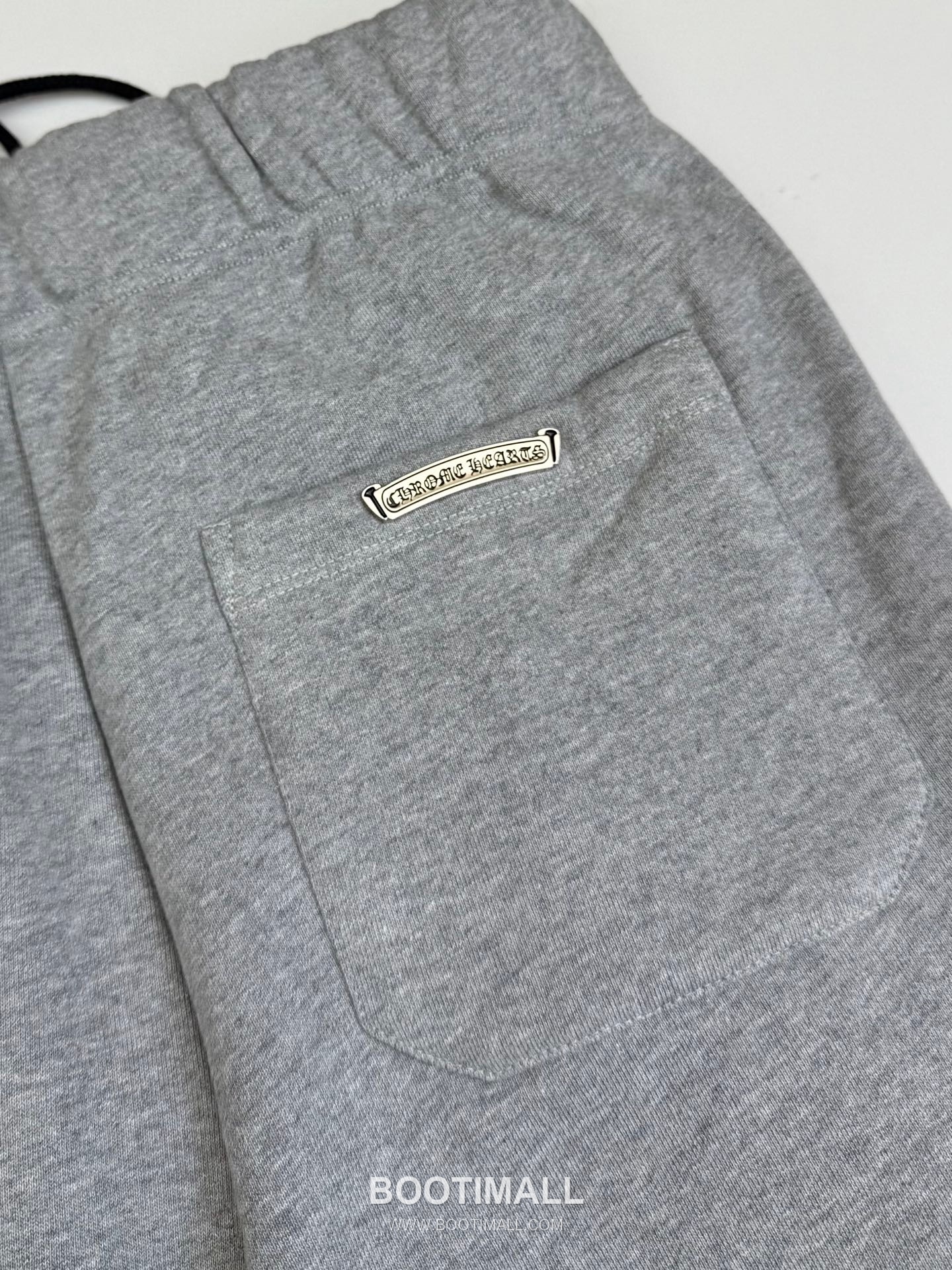 크롬하츠 2026SS 레더 크로스패치 루즈핏 쇼츠 그레이 팬츠 Chrome Hearts 2026 SS Leather Cross Patch Loose Fit Shorts Black Pants 8