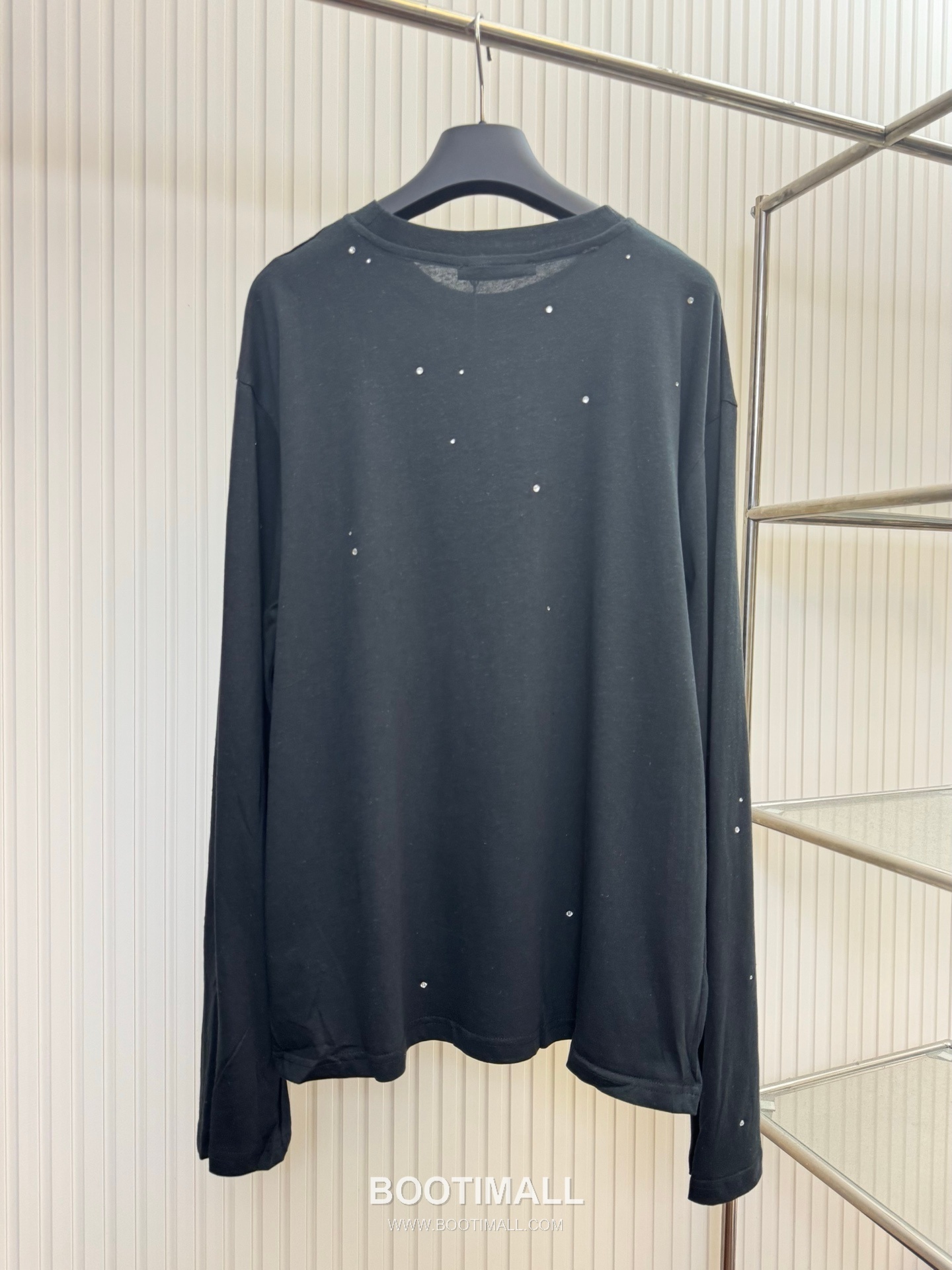 아크네스튜디오 2026SS 1996 미러 핫픽스 로고 오버핏 롱슬리브 블랙 티셔츠 Acne Studios 2026 SS 1996 Mirror Hotfix Logo Oversized Long Sleeve Black T-Shirt 2