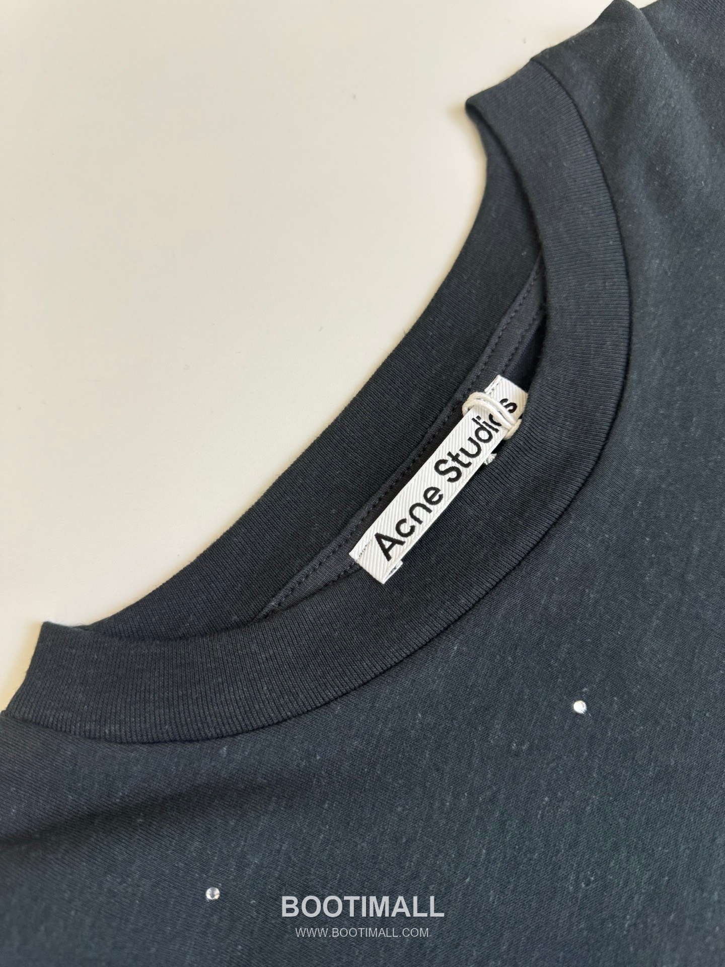 아크네스튜디오 2026SS 1996 미러 핫픽스 로고 오버핏 롱슬리브 블랙 티셔츠 Acne Studios 2026 SS 1996 Mirror Hotfix Logo Oversized Long Sleeve Black T-Shirt 5