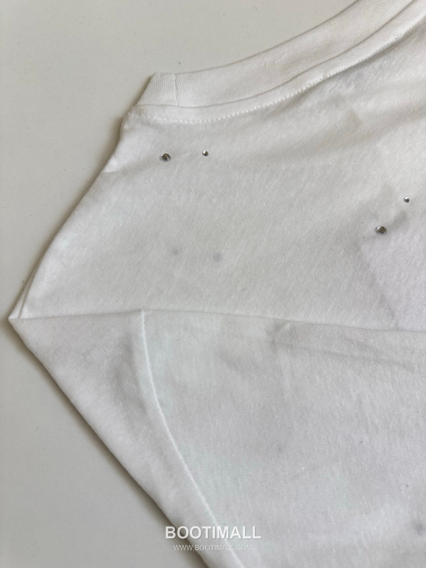 아크네스튜디오 2026SS 1996 미러 핫픽스 로고 오버핏 롱슬리브 화이트 티셔츠 Acne Studios 2026 SS 1996 Mirror Hotfix Logo Oversized Long Sleeve Black T-Shirt 7