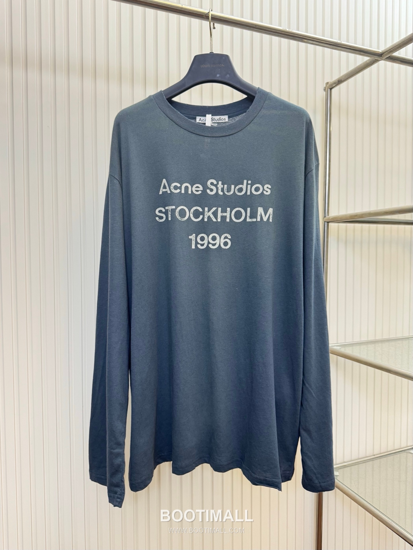 아크네스튜디오 2026SS 1966 머드다잉 워싱 오버핏 롱슬리브 네이비 티셔츠 Acne Studios 2026 SS 1966 Mud Dyed Washed Oversized Long Sleeve Brown T-Shirt 1