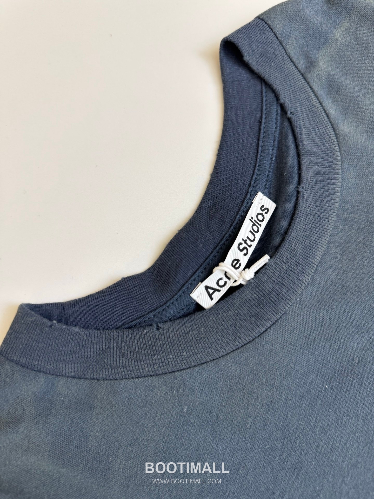 아크네스튜디오 2026SS 1966 머드다잉 워싱 오버핏 롱슬리브 네이비 티셔츠 Acne Studios 2026 SS 1966 Mud Dyed Washed Oversized Long Sleeve Brown T-Shirt 5