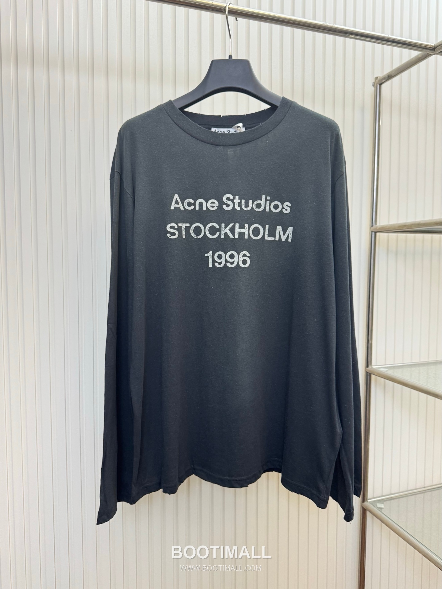 아크네스튜디오 2026SS 1966 머드다잉 워싱 오버핏 롱슬리브 블랙 티셔츠 Acne Studios 2026 SS 1966 Mud Dyed Washed Oversized Long Sleeve Brown T-Shirt 1