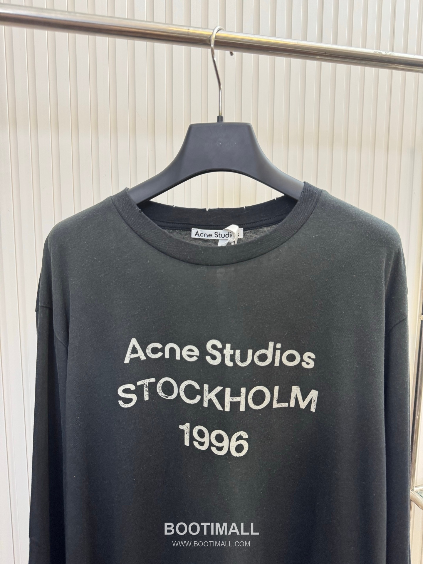 아크네스튜디오 2026SS 1966 머드다잉 워싱 오버핏 롱슬리브 블랙 티셔츠 Acne Studios 2026 SS 1966 Mud Dyed Washed Oversized Long Sleeve Brown T-Shirt 3
