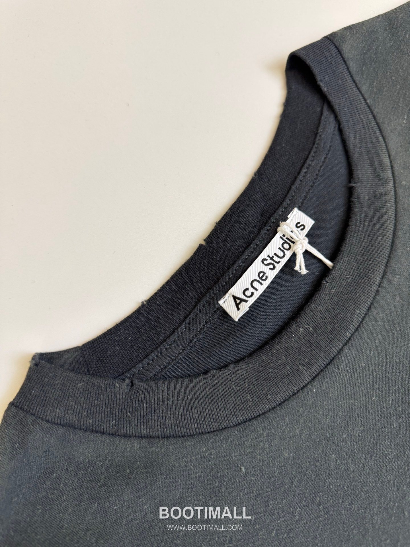 아크네스튜디오 2026SS 1966 머드다잉 워싱 오버핏 롱슬리브 블랙 티셔츠 Acne Studios 2026 SS 1966 Mud Dyed Washed Oversized Long Sleeve Brown T-Shirt 5