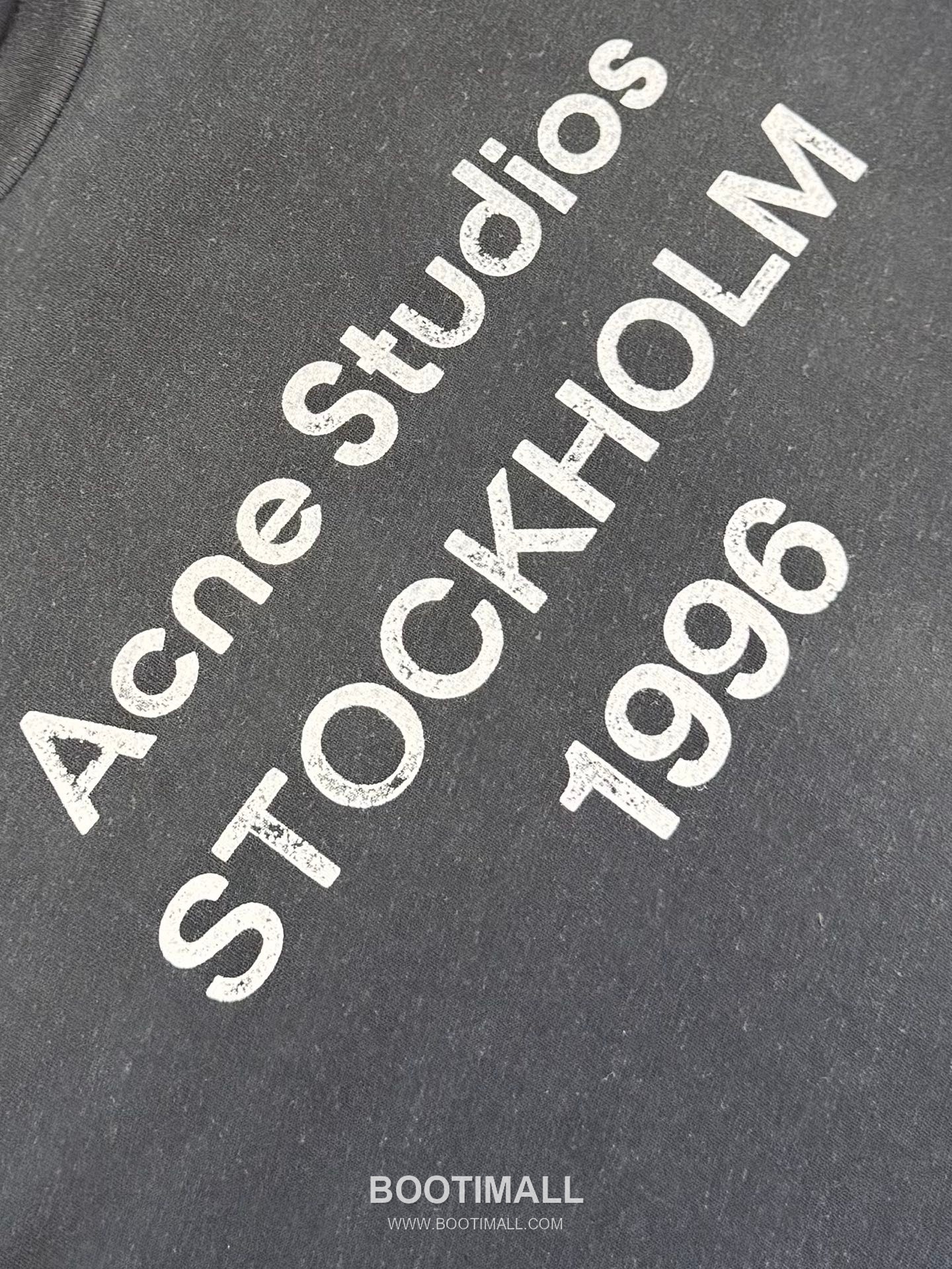 아크네스튜디오 2026SS 1966 머드다잉 워싱 오버핏 롱슬리브 블랙 티셔츠 Acne Studios 2026 SS 1966 Mud Dyed Washed Oversized Long Sleeve Brown T-Shirt 6