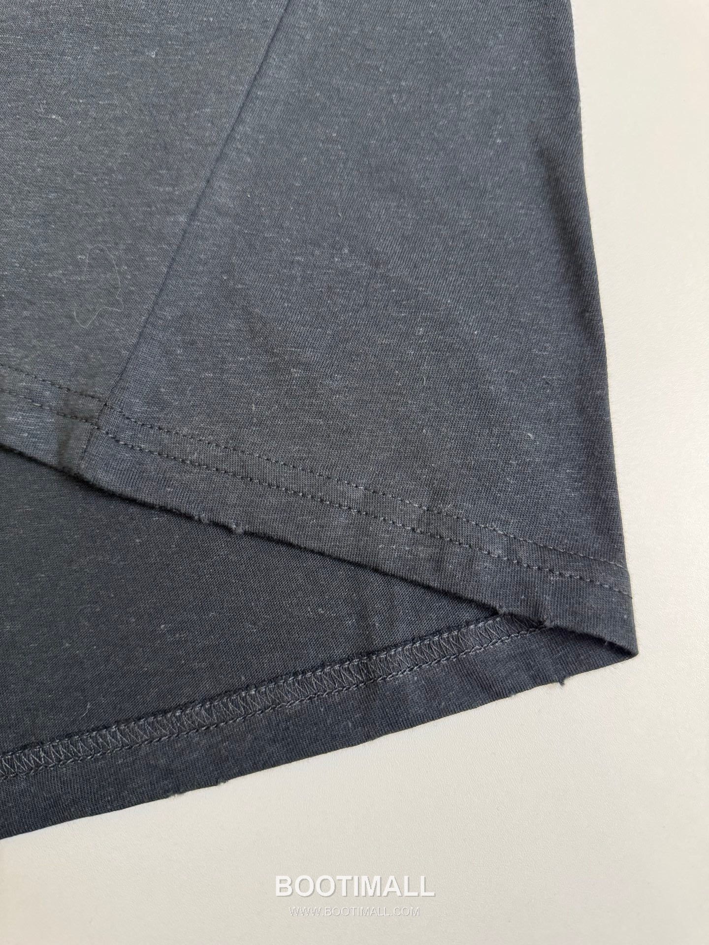 아크네스튜디오 2026SS 1966 머드다잉 워싱 오버핏 롱슬리브 블랙 티셔츠 Acne Studios 2026 SS 1966 Mud Dyed Washed Oversized Long Sleeve Brown T-Shirt 8