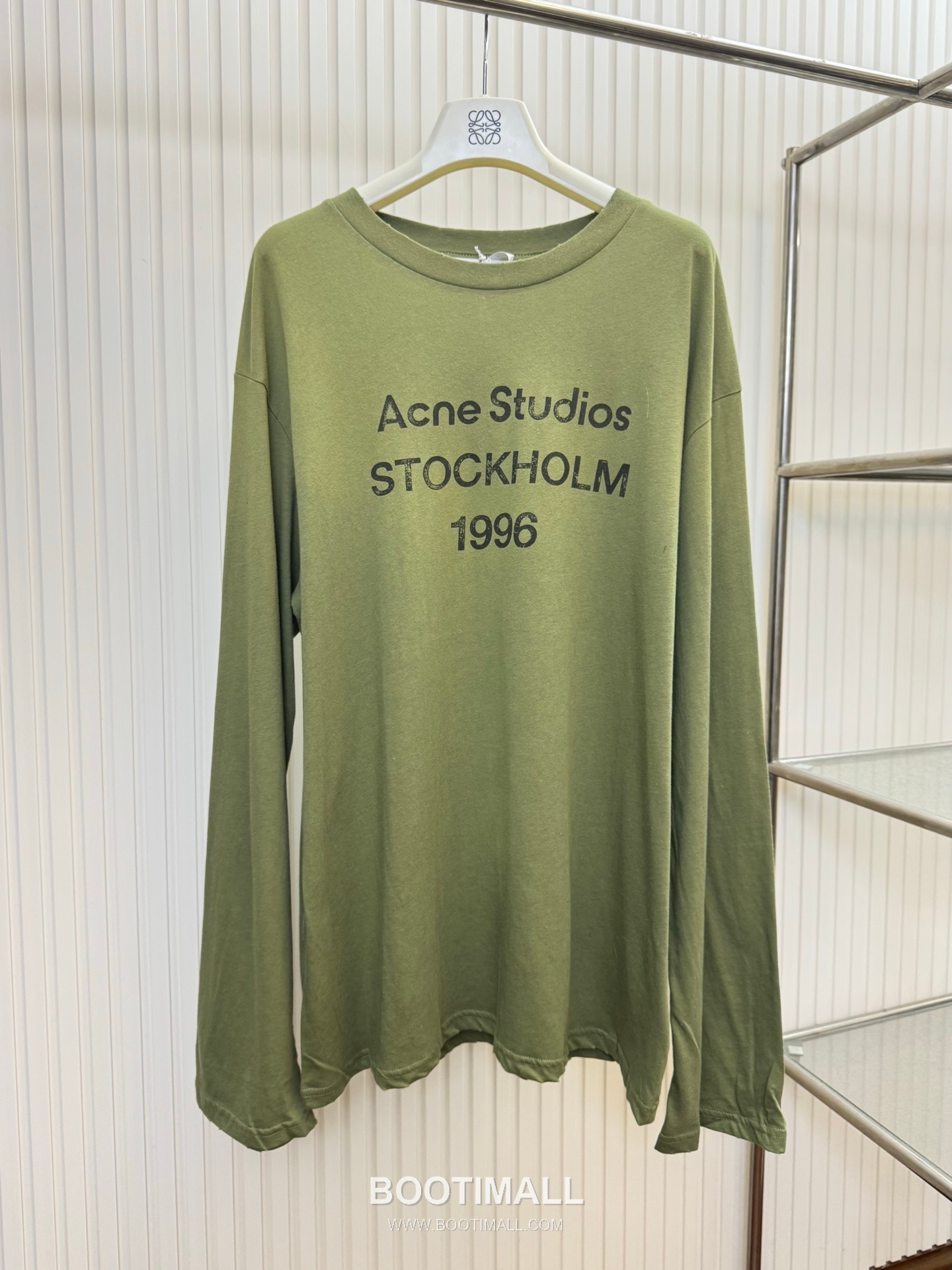 아크네스튜디오 2026SS 1966 머드다잉 워싱 오버핏 롱슬리브 카키 티셔츠 Acne Studios 2026 SS 1966 Mud Dyed Washed Oversized Long Sleeve Brown T-Shirt 1