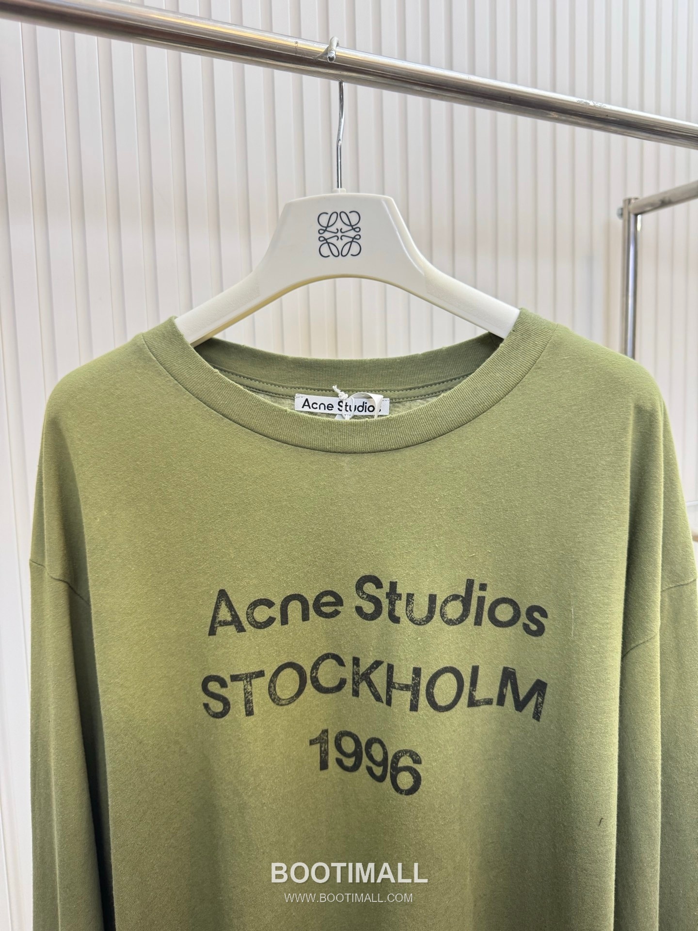 아크네스튜디오 2026SS 1966 머드다잉 워싱 오버핏 롱슬리브 카키 티셔츠 Acne Studios 2026 SS 1966 Mud Dyed Washed Oversized Long Sleeve Brown T-Shirt 3
