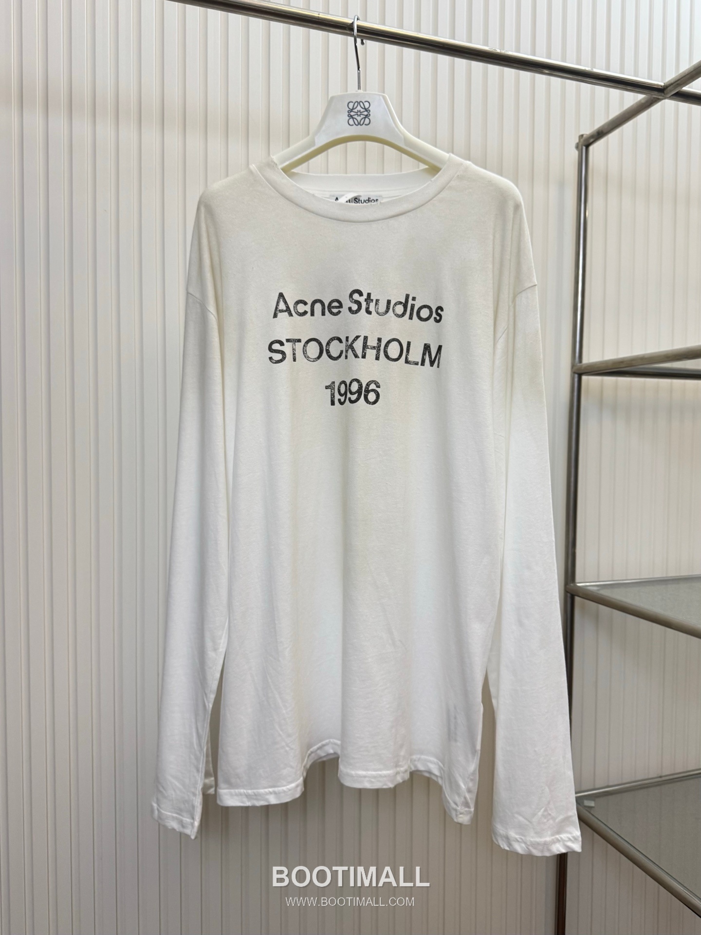 아크네스튜디오 2026SS 1966 머드다잉 워싱 오버핏 롱슬리브 화이트 티셔츠 Acne Studios 2026 SS 1966 Mud Dyed Washed Oversized Long Sleeve Brown T-Shirt 1