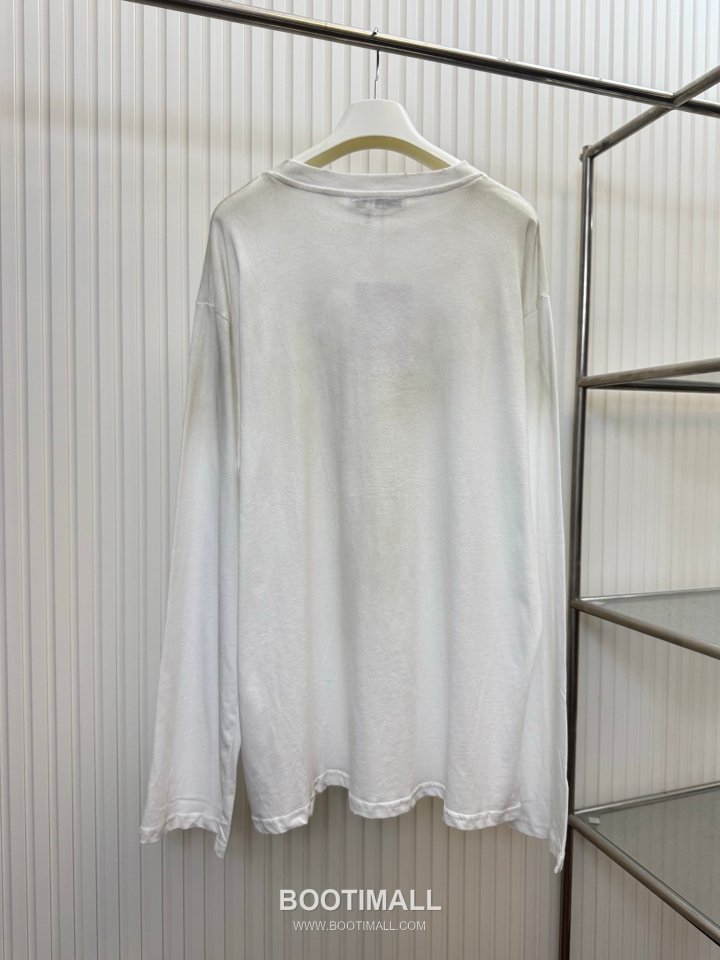 아크네스튜디오 2026SS 1966 머드다잉 워싱 오버핏 롱슬리브 화이트 티셔츠 Acne Studios 2026 SS 1966 Mud Dyed Washed Oversized Long Sleeve Brown T-Shirt 2