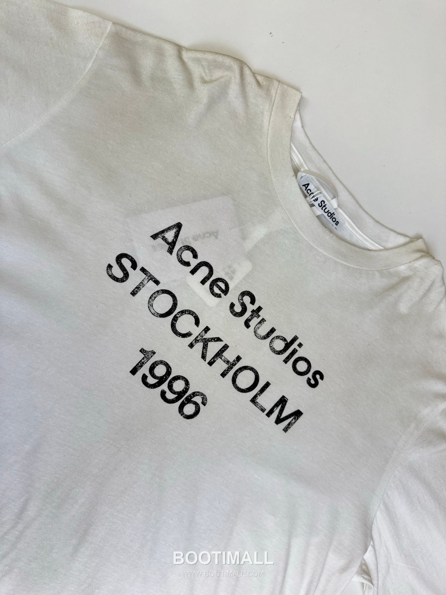 아크네스튜디오 2026SS 1966 머드다잉 워싱 오버핏 롱슬리브 화이트 티셔츠 Acne Studios 2026 SS 1966 Mud Dyed Washed Oversized Long Sleeve Brown T-Shirt 4