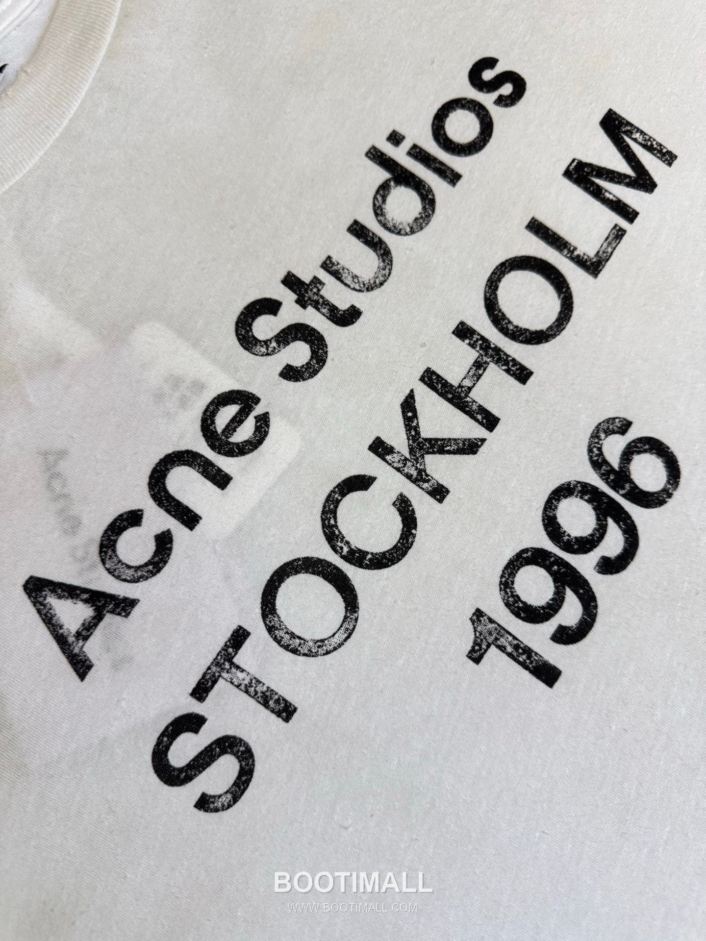 아크네스튜디오 2026SS 1966 머드다잉 워싱 오버핏 롱슬리브 화이트 티셔츠 Acne Studios 2026 SS 1966 Mud Dyed Washed Oversized Long Sleeve Brown T-Shirt 6