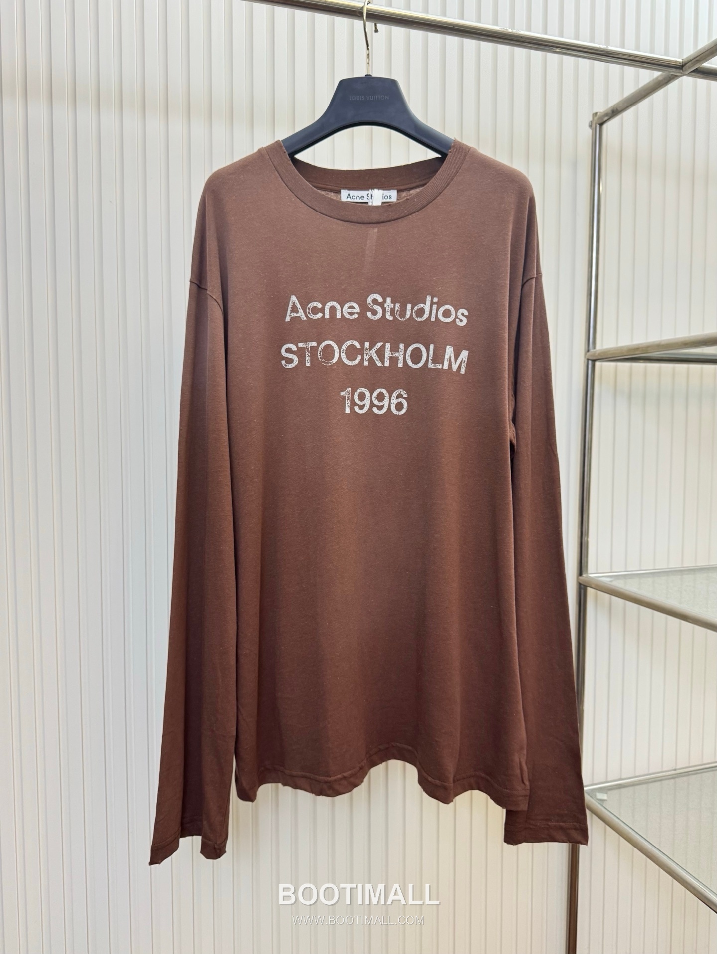 아크네스튜디오 2026SS 1966 머드다잉 워싱 오버핏 롱슬리브 브라운 티셔츠 Acne Studios 2026 SS 1966 Mud Dyed Washed Oversized Long Sleeve Brown T-Shirt 1