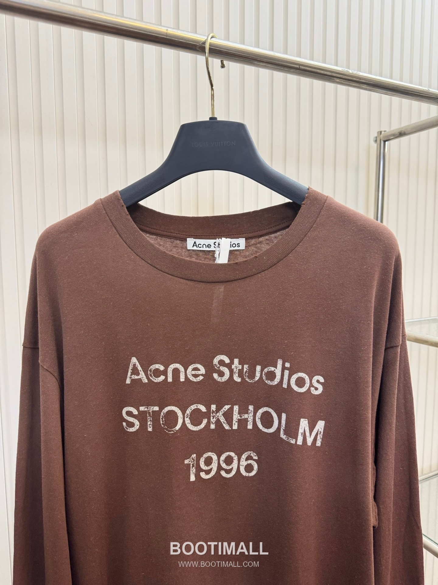 아크네스튜디오 2026SS 1966 머드다잉 워싱 오버핏 롱슬리브 브라운 티셔츠 Acne Studios 2026 SS 1966 Mud Dyed Washed Oversized Long Sleeve Brown T-Shirt 3